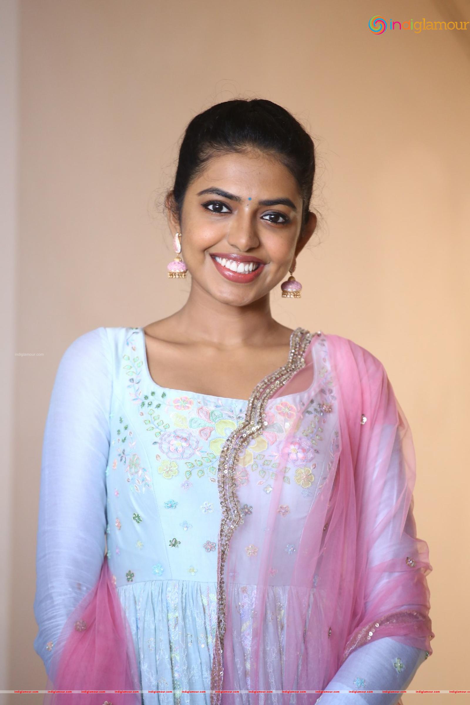 Shivani Rajasekhar Actress hd photo