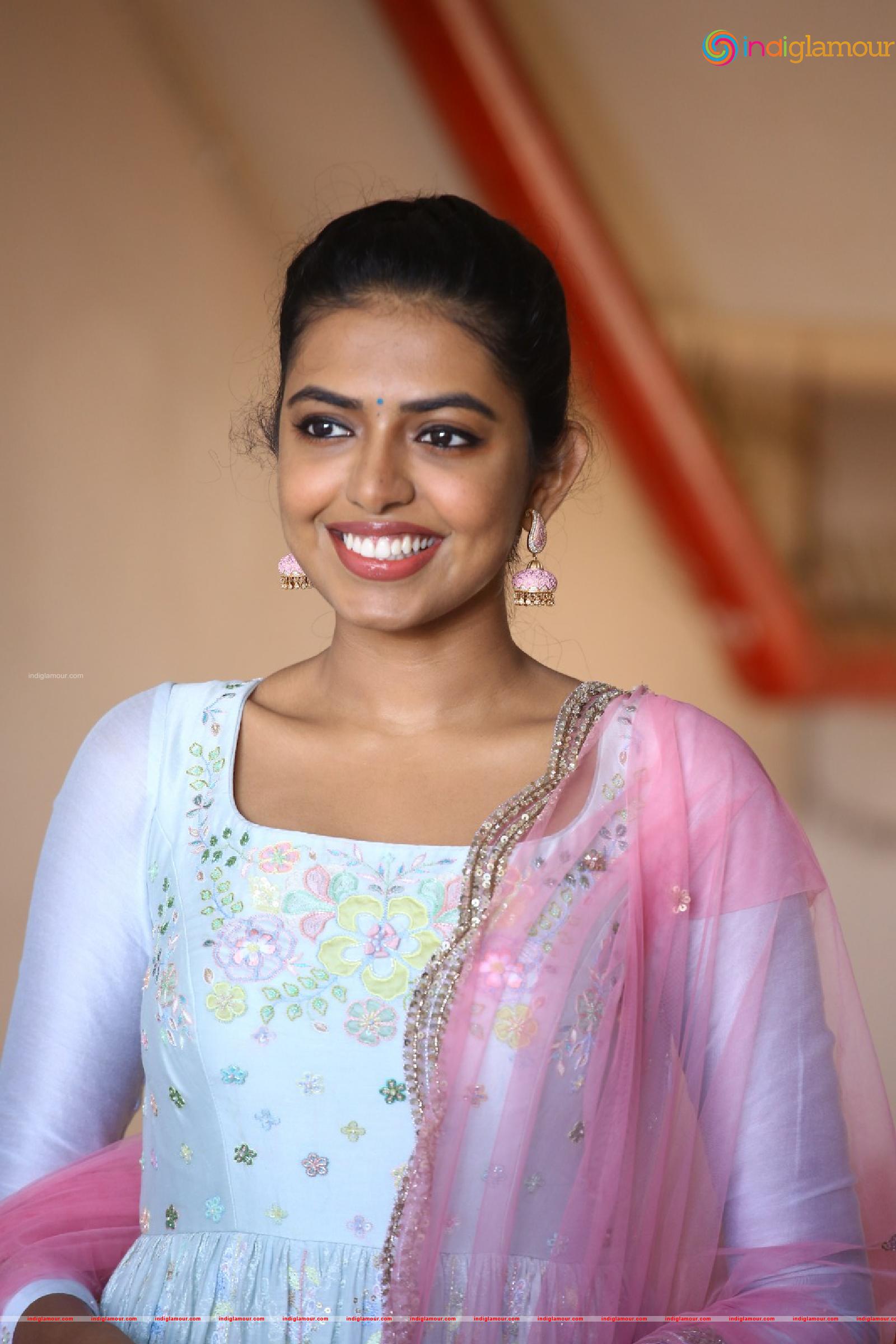 Shivani Rajasekhar Actress hd photo
