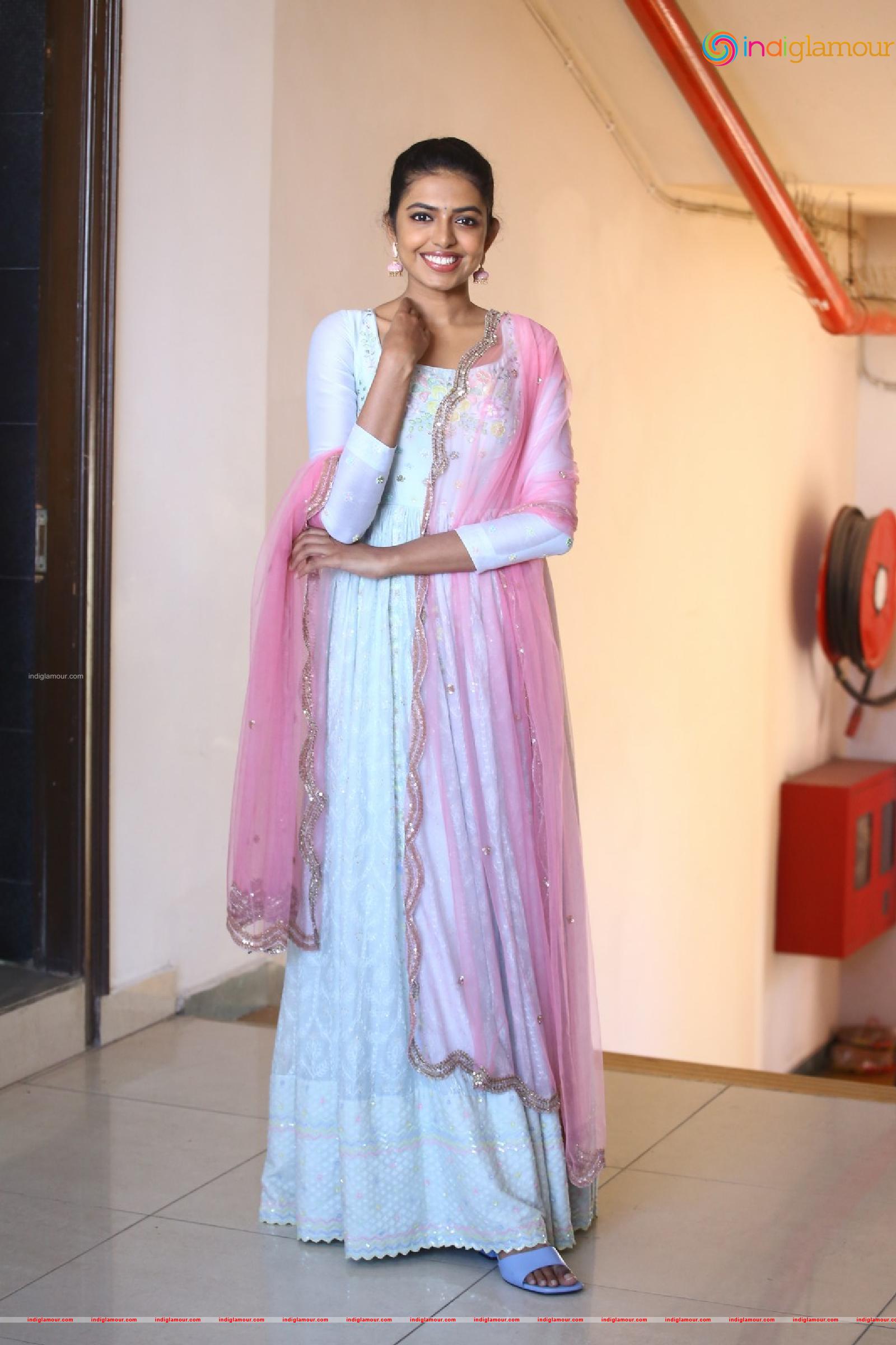Shivani Rajasekhar Actress hd photo