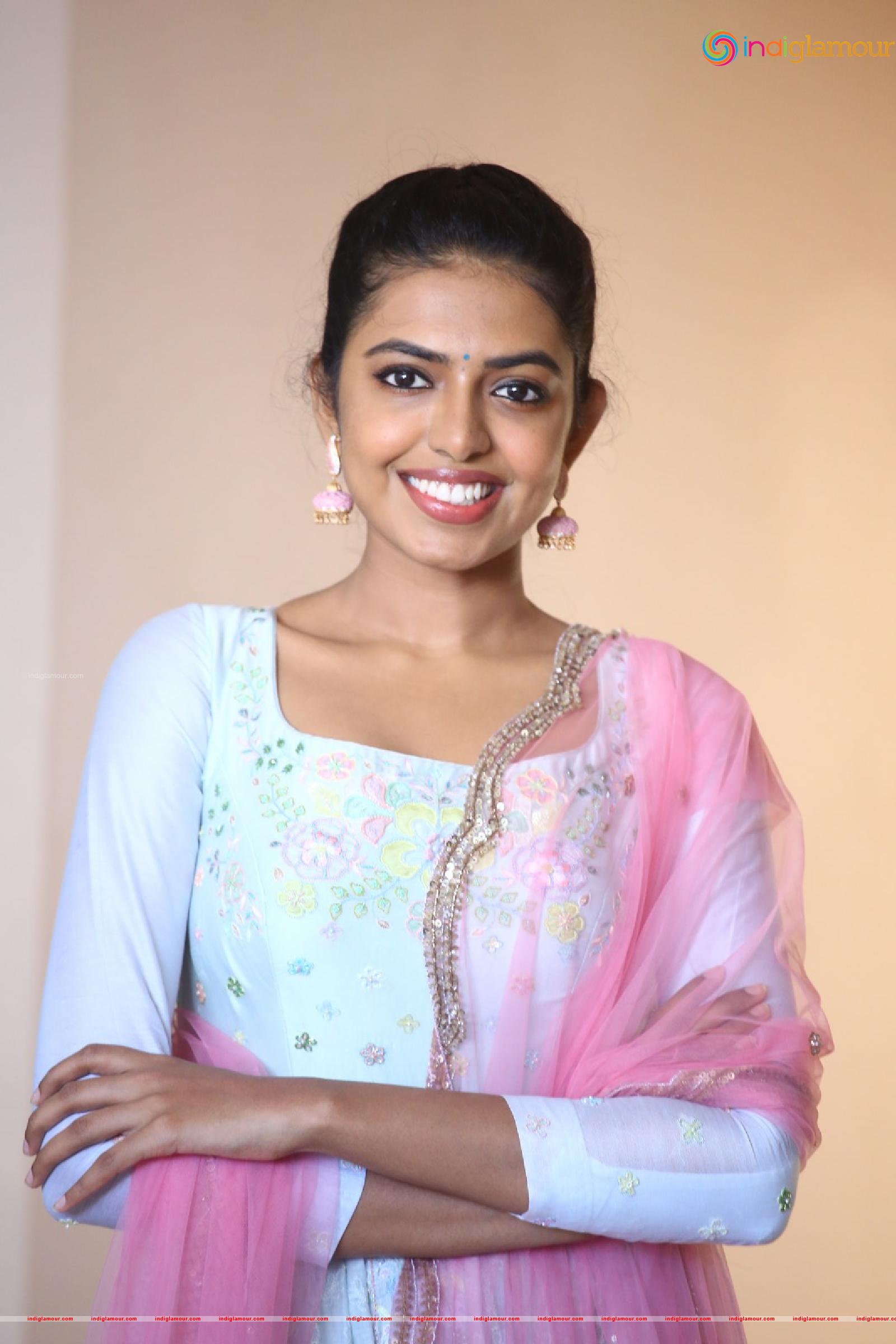 Shivani Rajasekhar Actress hd photo