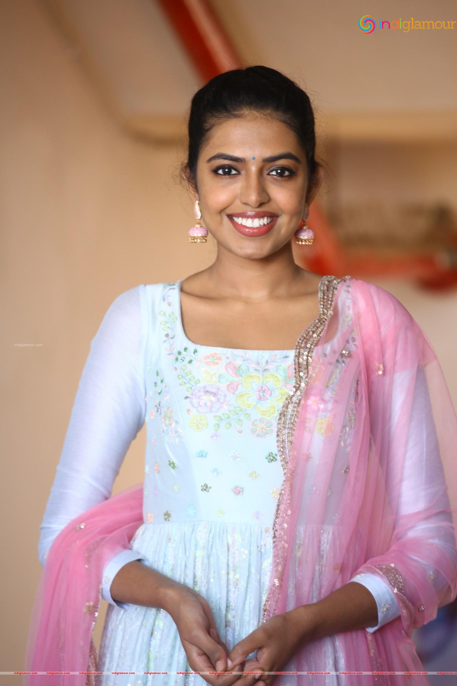 Shivani Rajasekhar Actress hd photo