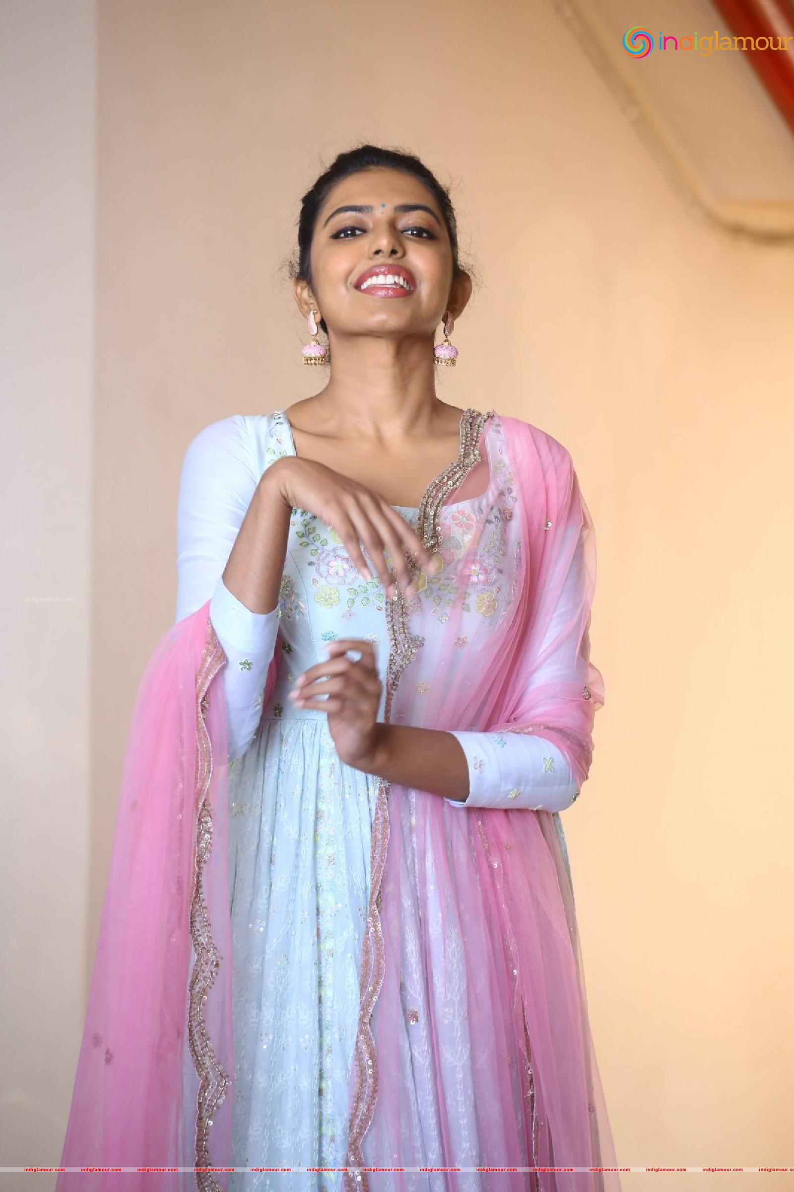 Shivani Rajasekhar Actress hd photo