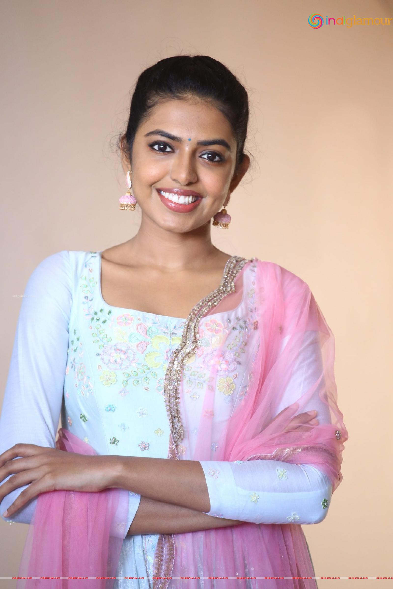 Shivani Rajasekhar Actress hd photo