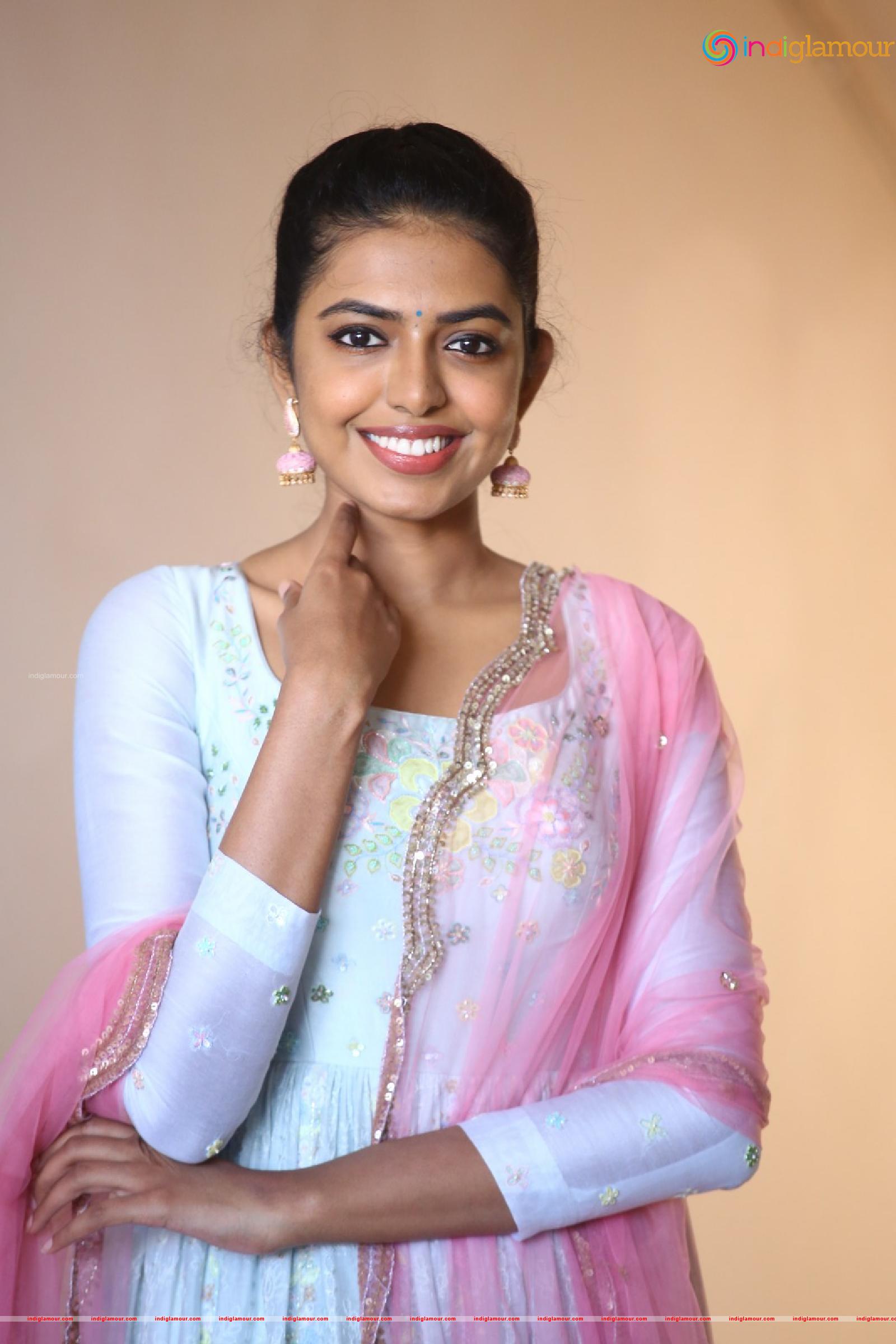 Shivani Rajasekhar Actress hd photo