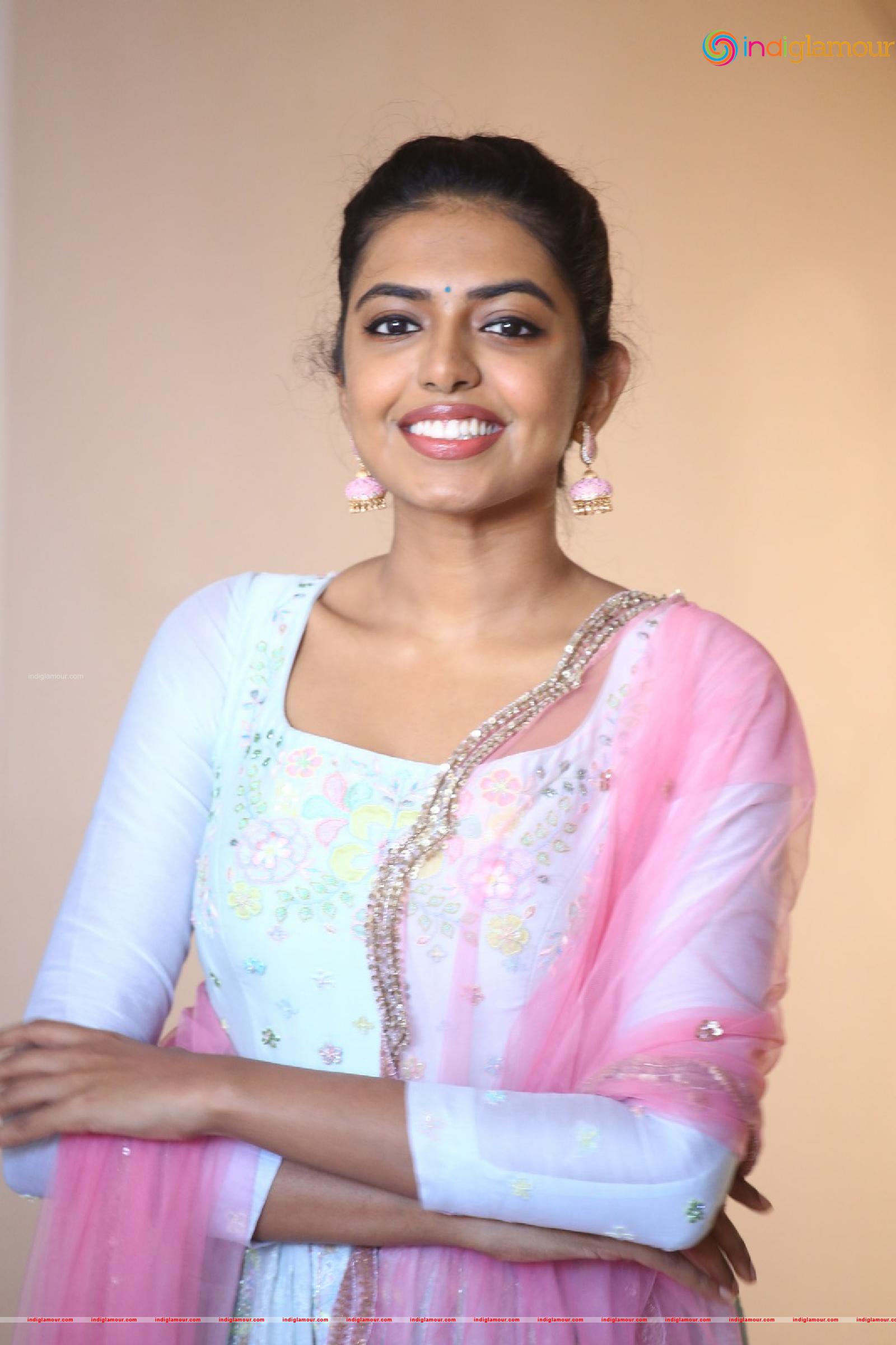 Shivani Rajasekhar Actress hd photo