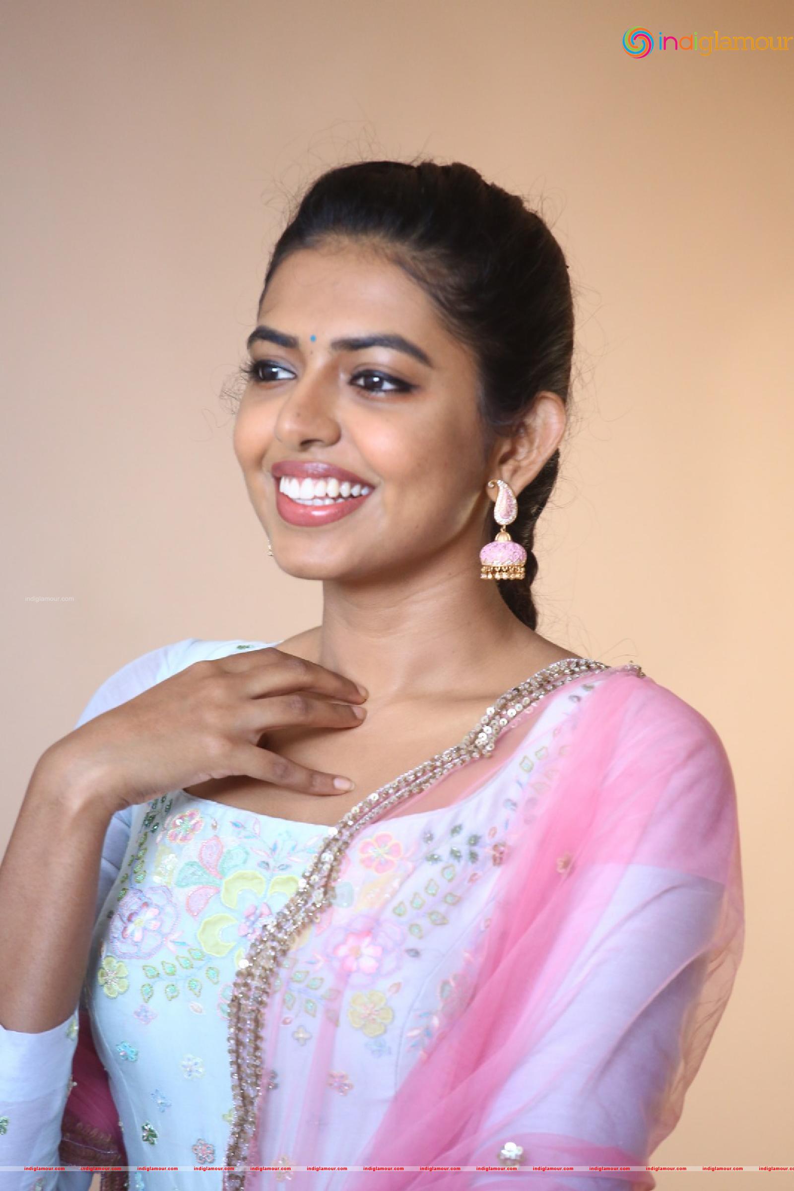 Shivani Rajasekhar Actress hd photo