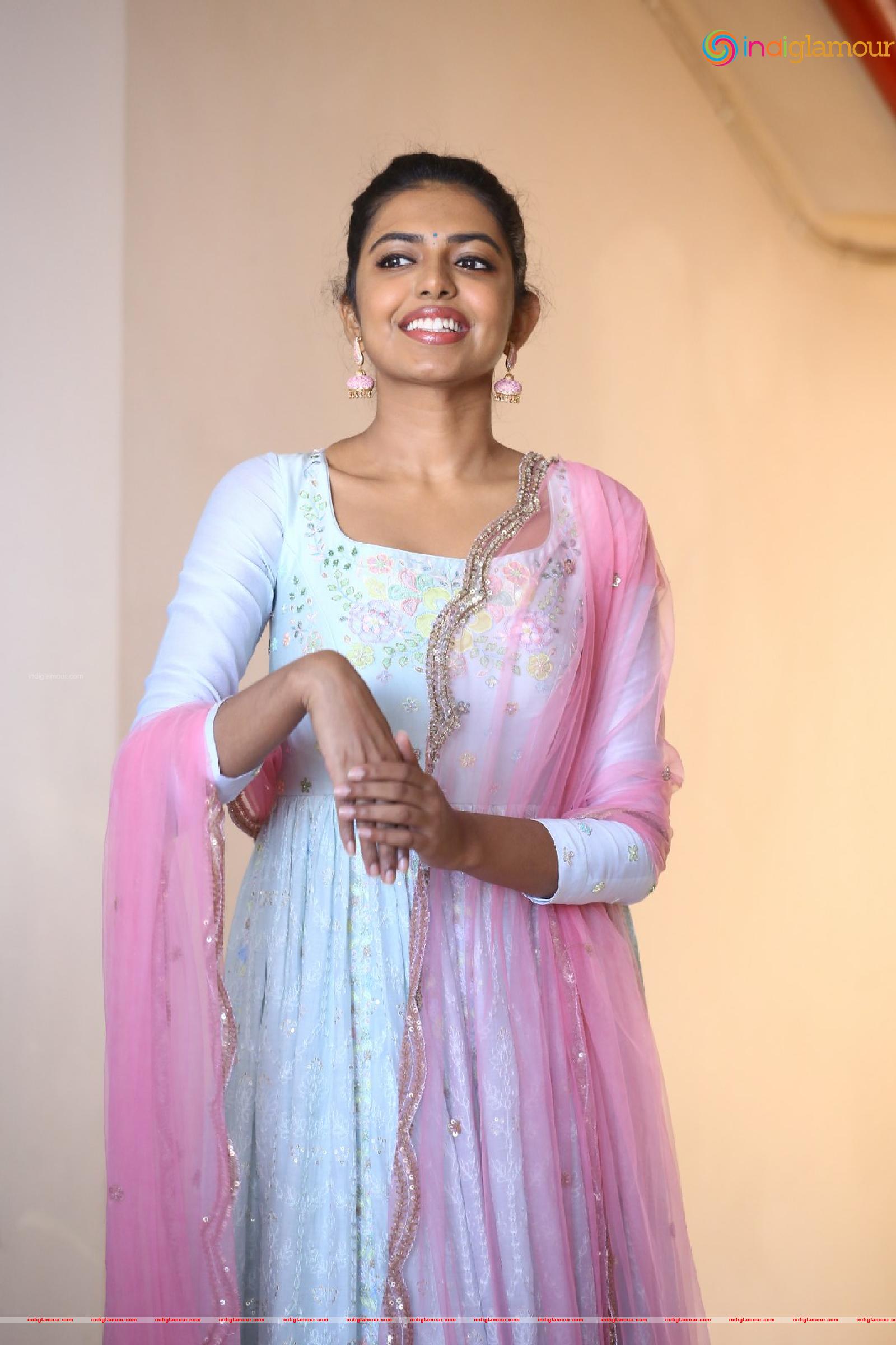 Shivani Rajasekhar Actress hd photo