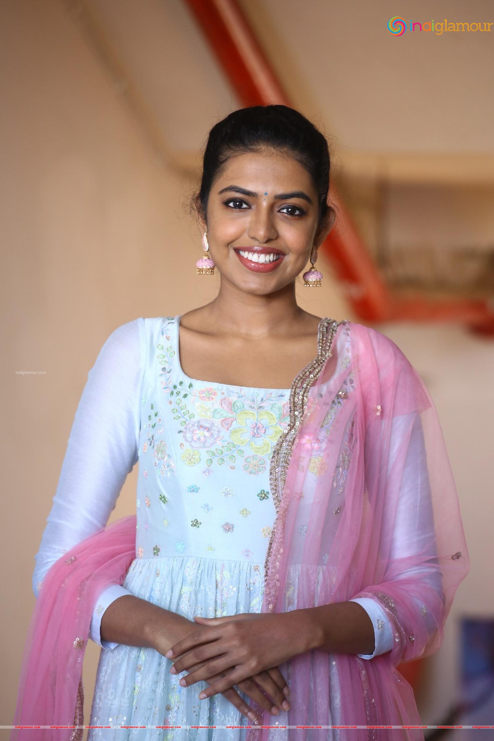 Shivani Rajasekhar Actress hd photo