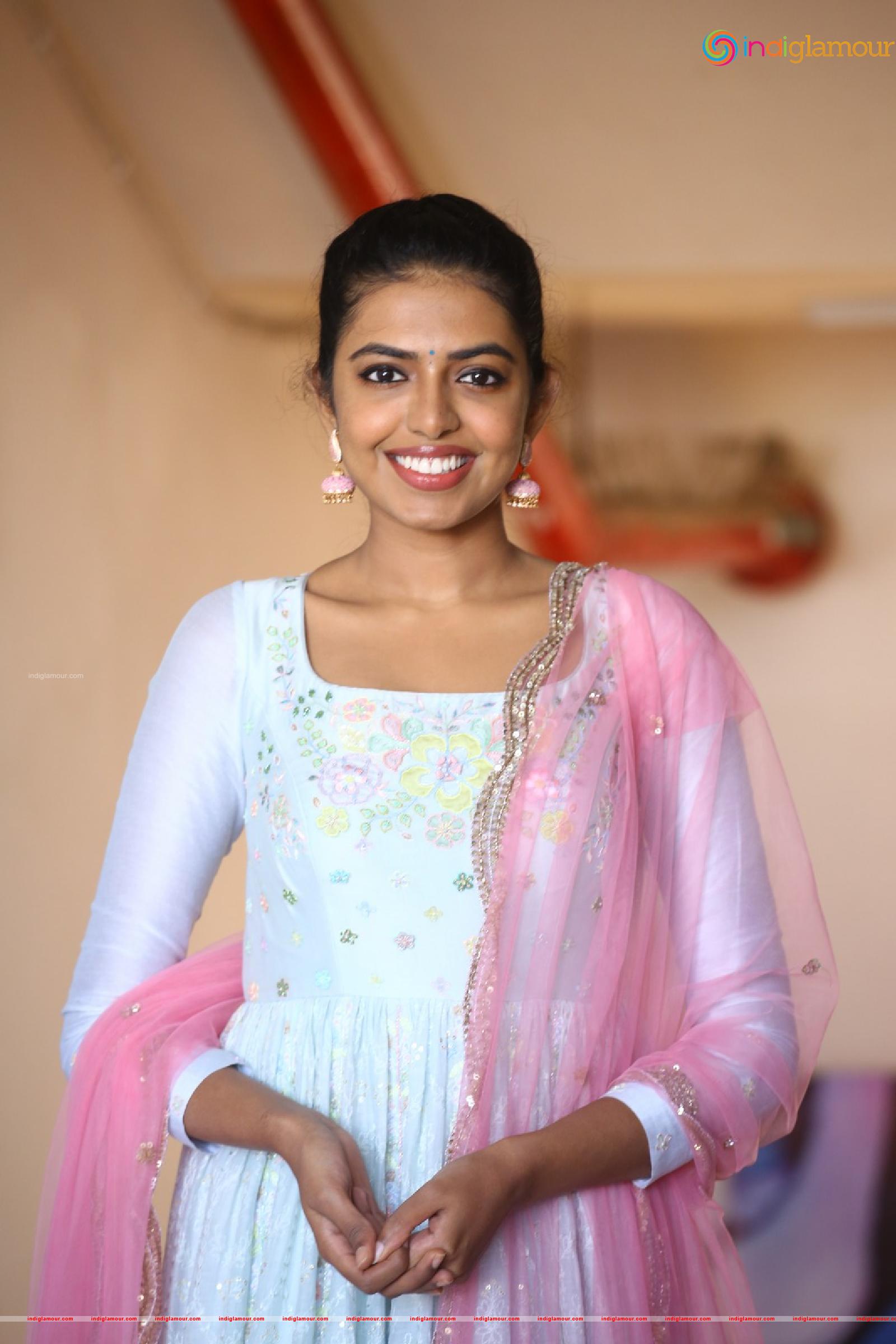 Shivani Rajasekhar Actress hd photo