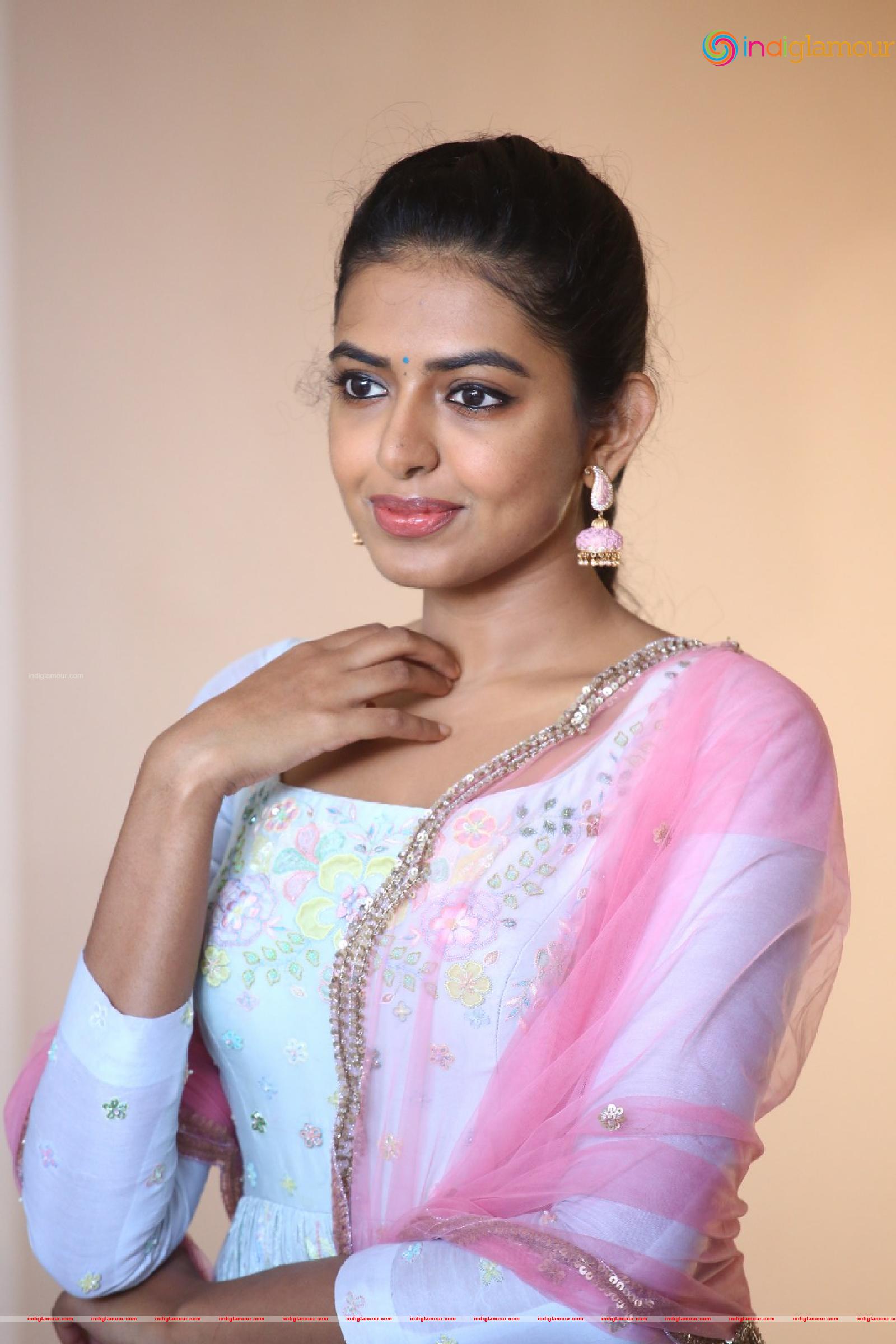 Shivani Rajasekhar Actress hd photo