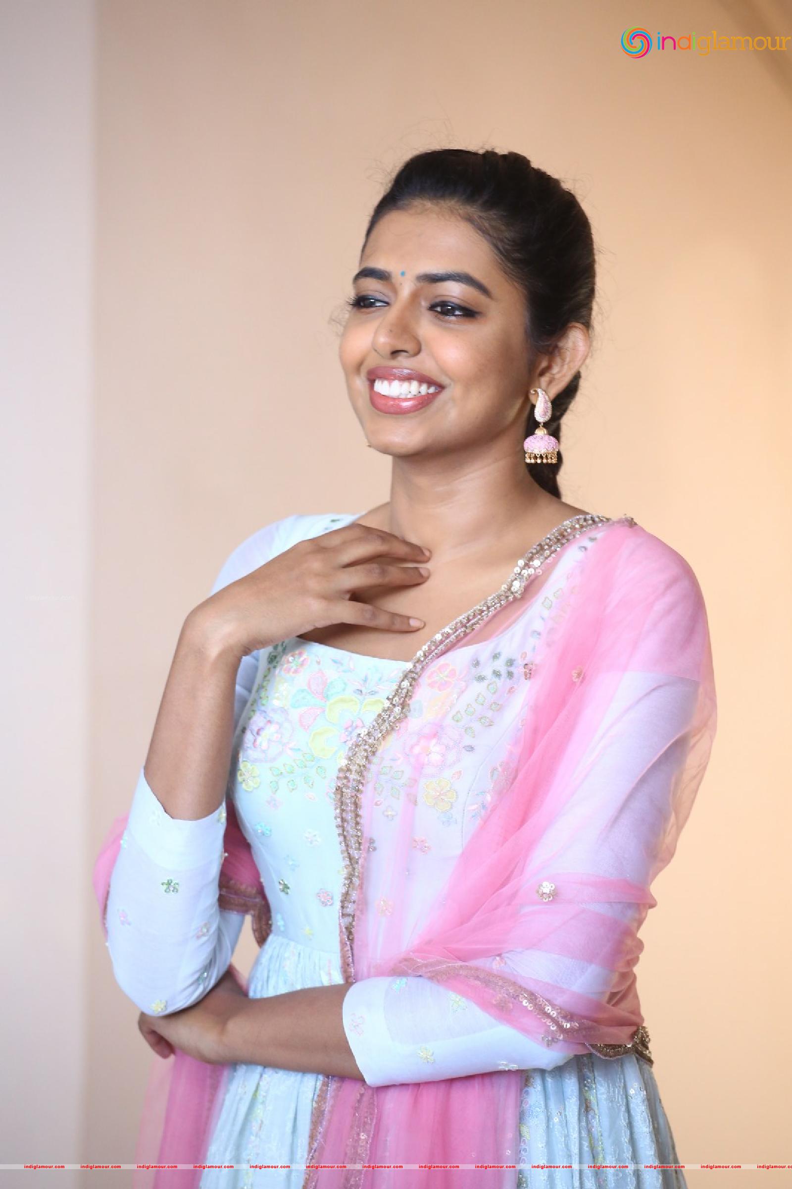 Shivani Rajasekhar Actress hd photo