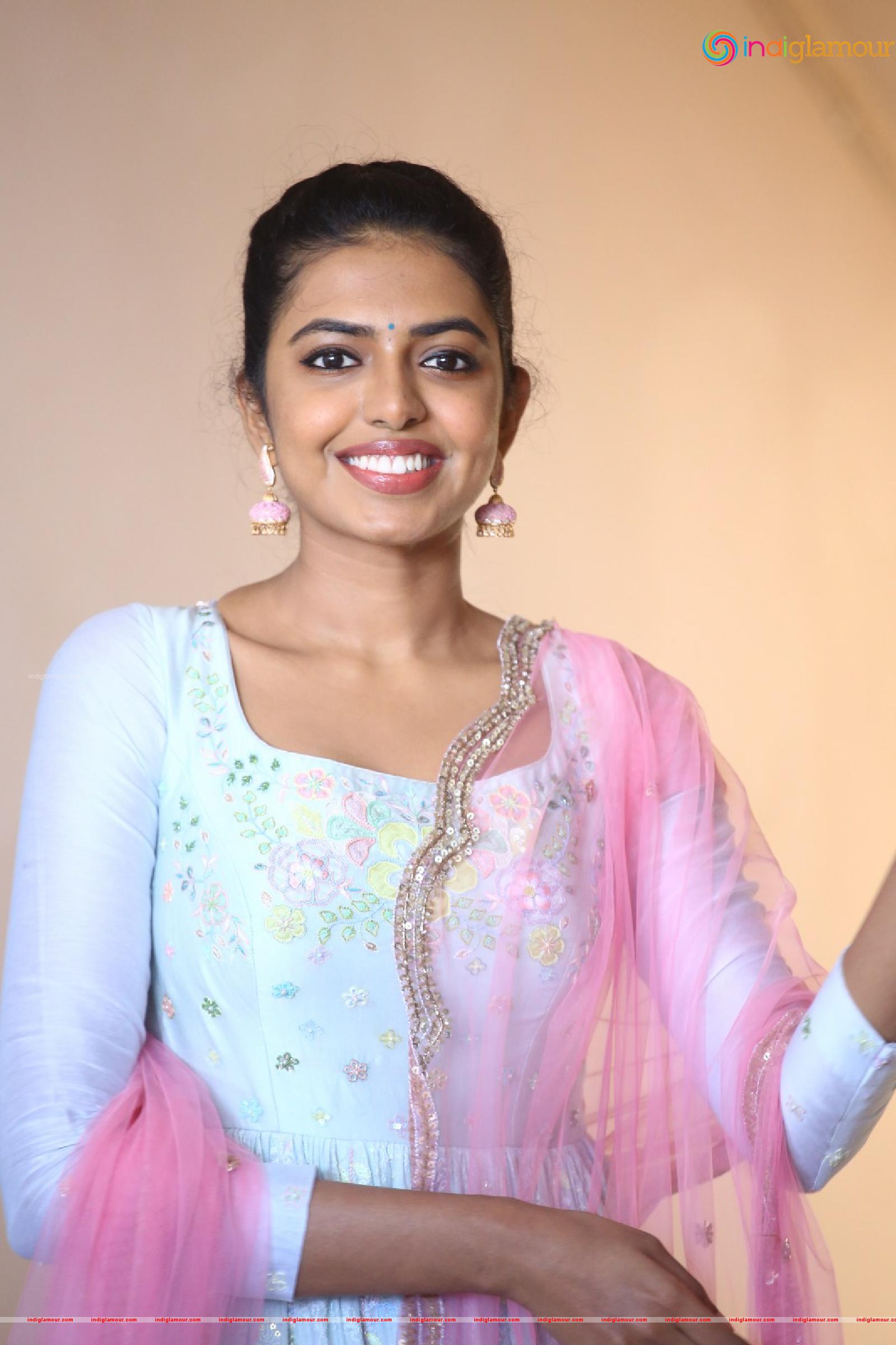 Shivani Rajasekhar Actress hd photo