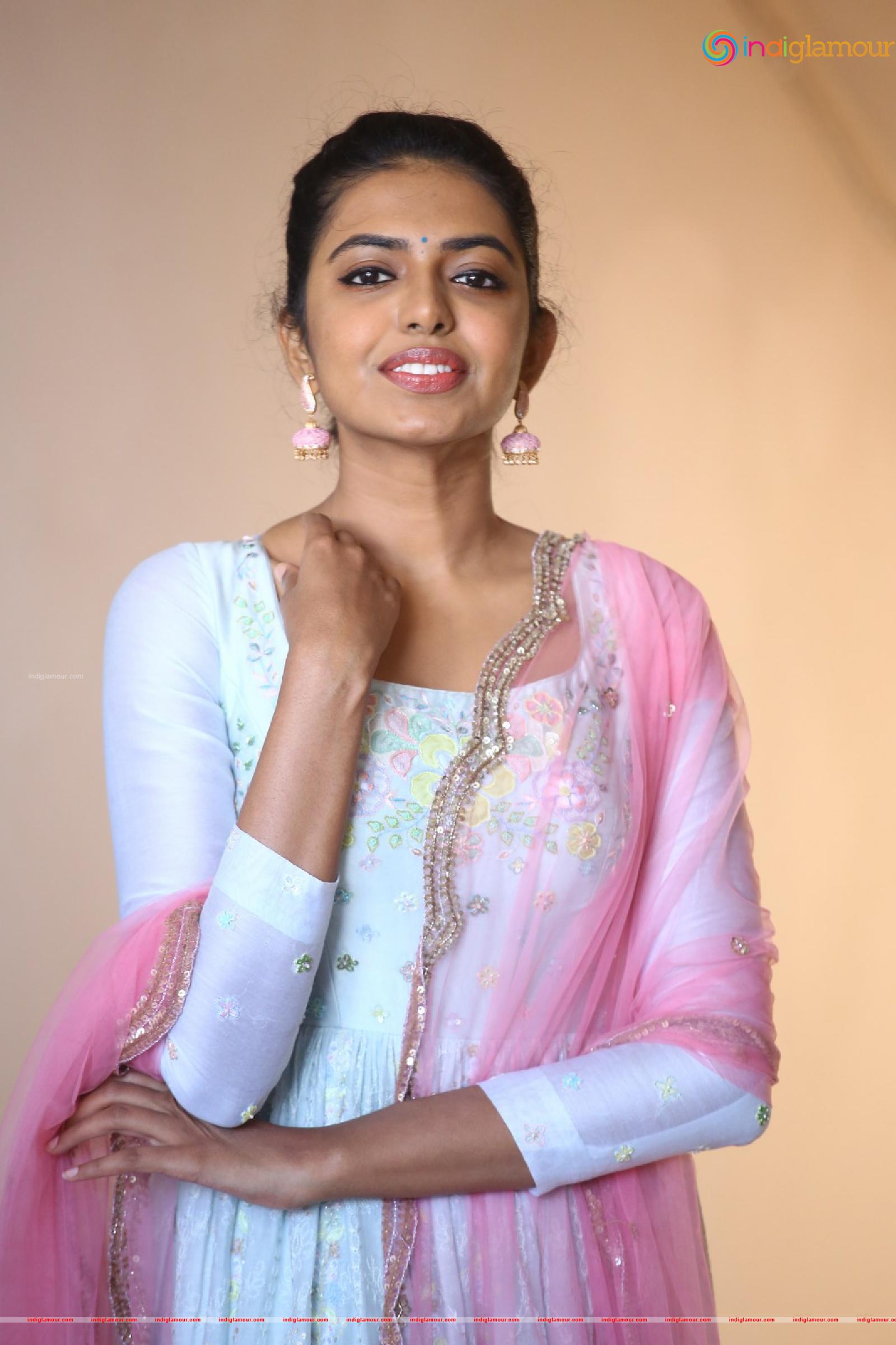 Shivani Rajasekhar Actress hd photo