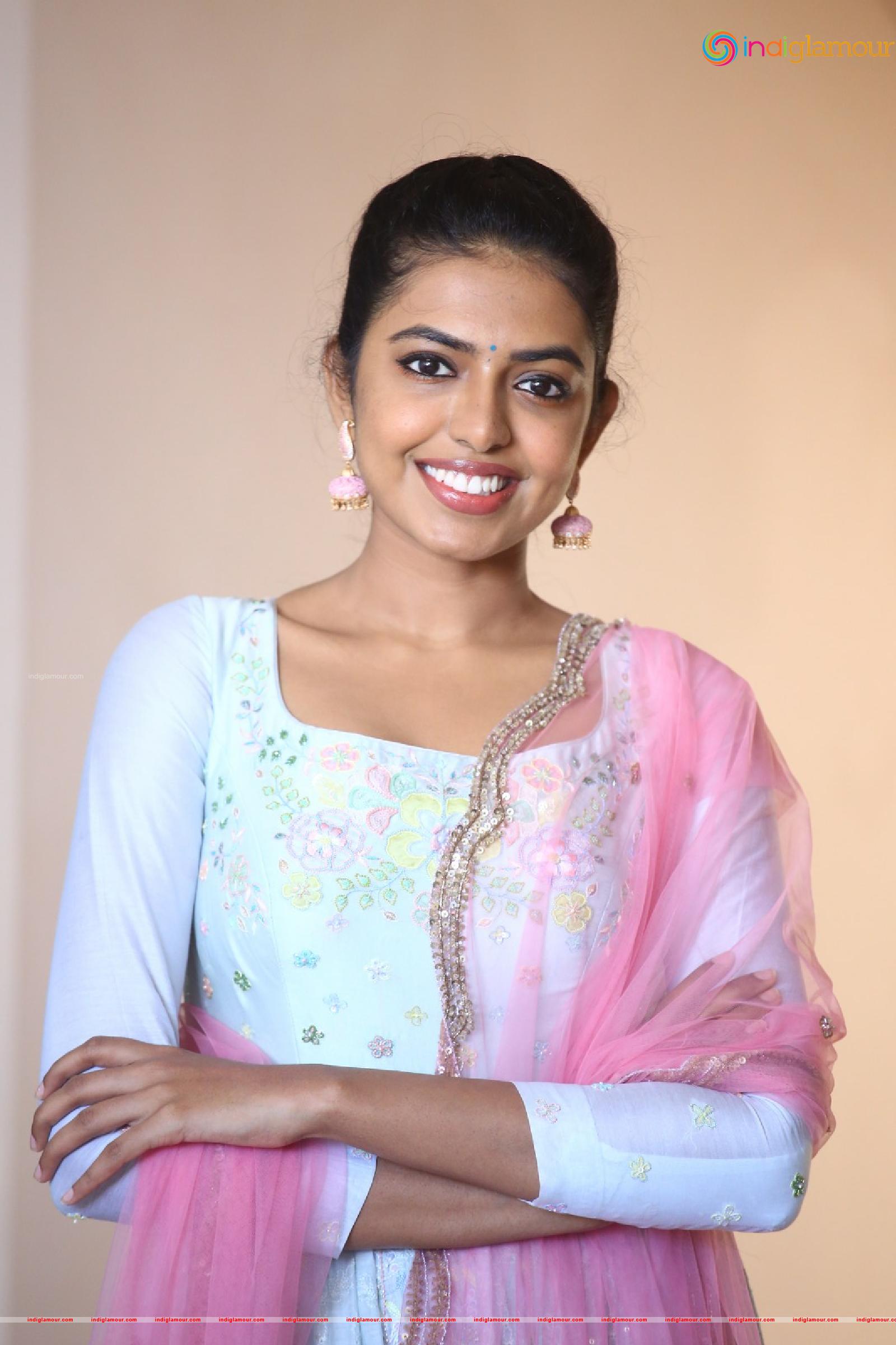 Shivani Rajasekhar Actress hd photo