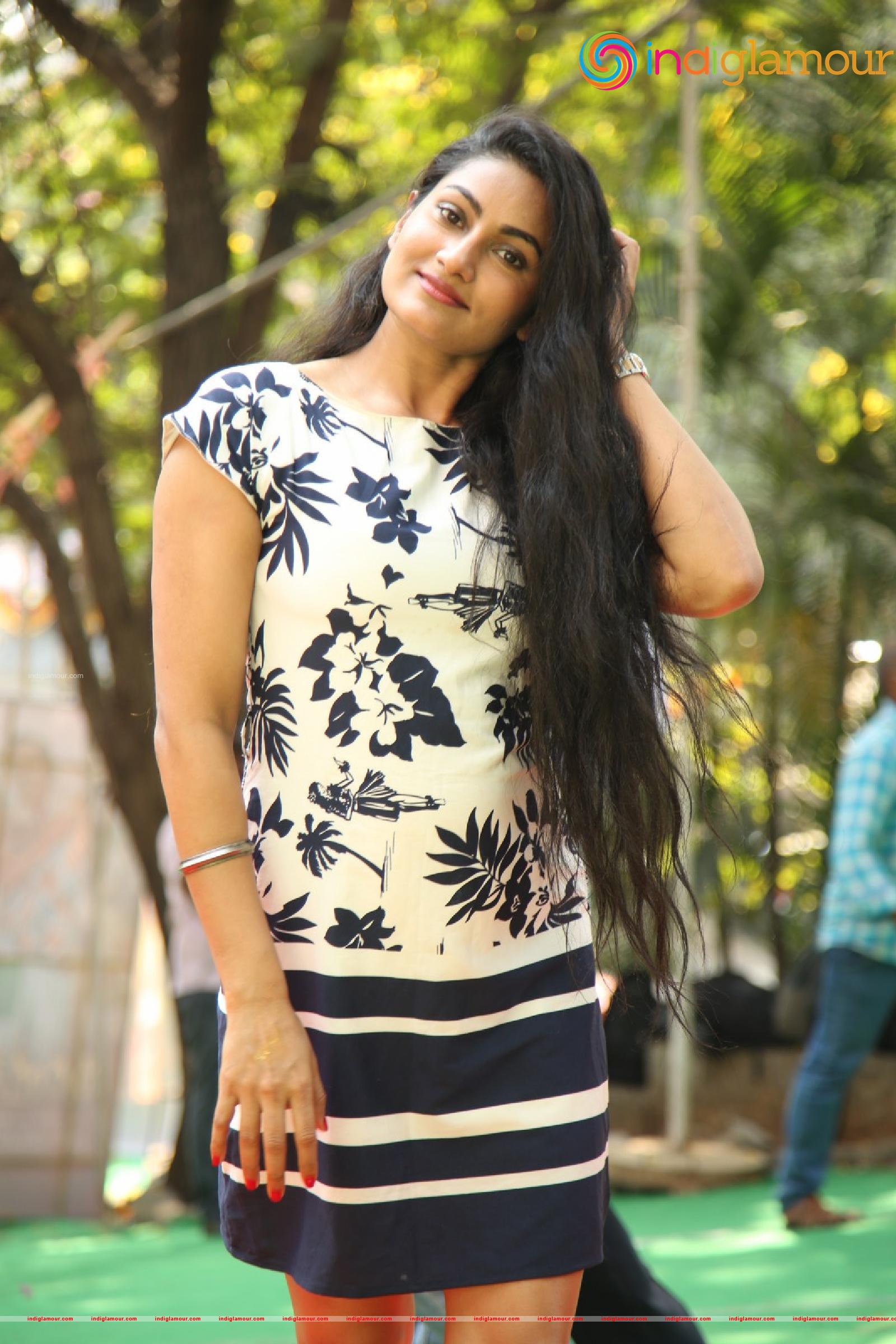 Saafi Kaur Actress hd photo