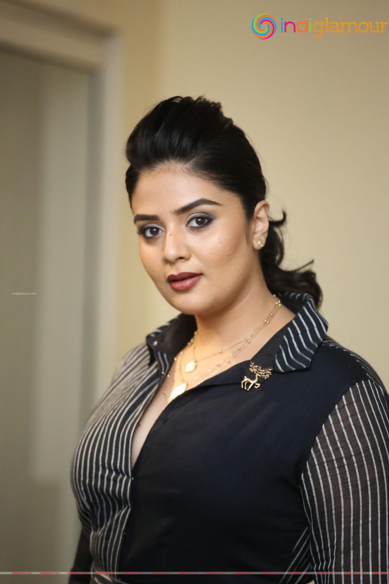 Sreemukhi Actress hd photo