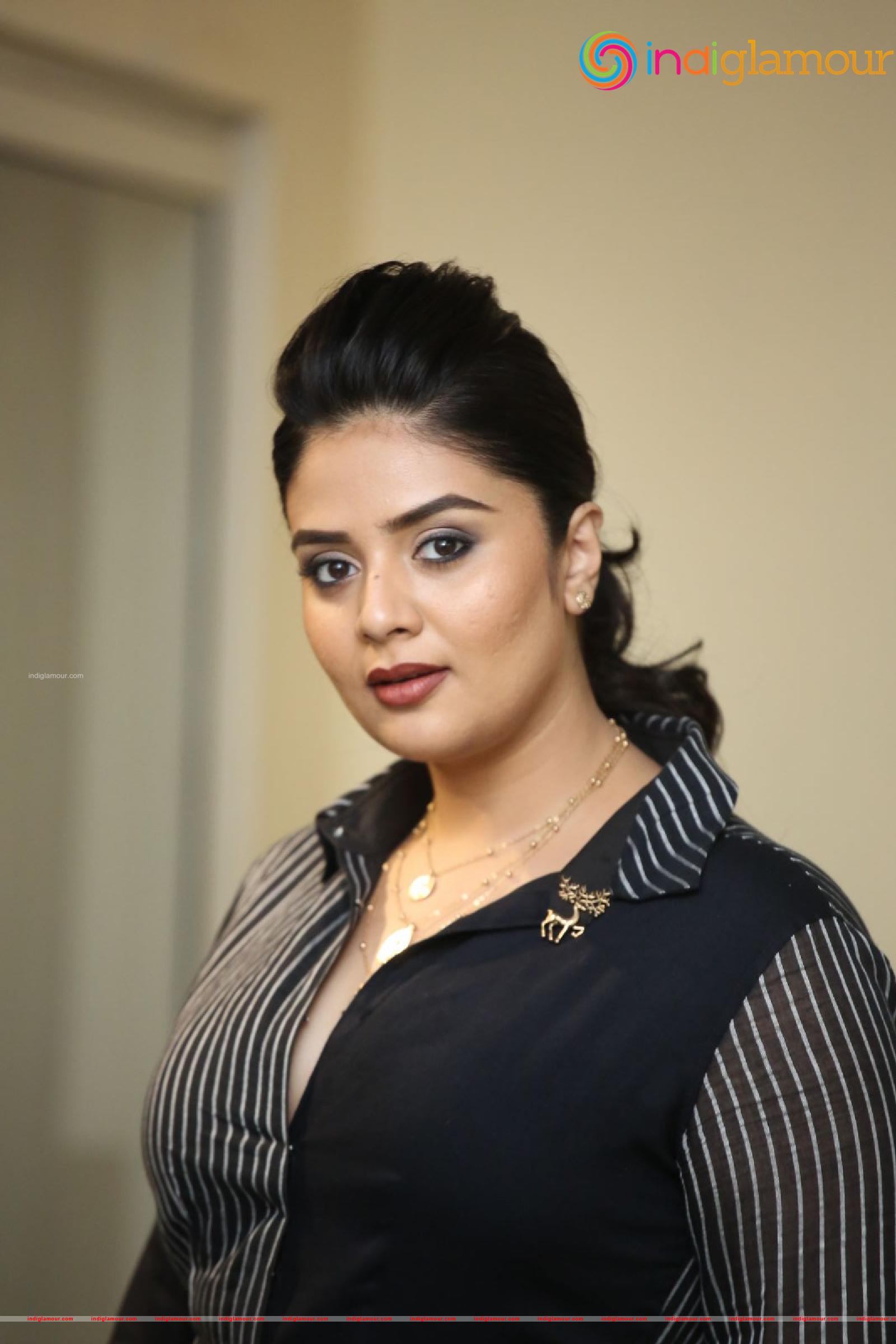 Sreemukhi Actress hd photo
