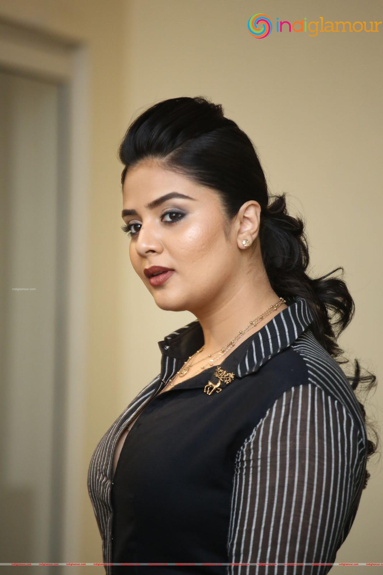 Sreemukhi Actress hd photo