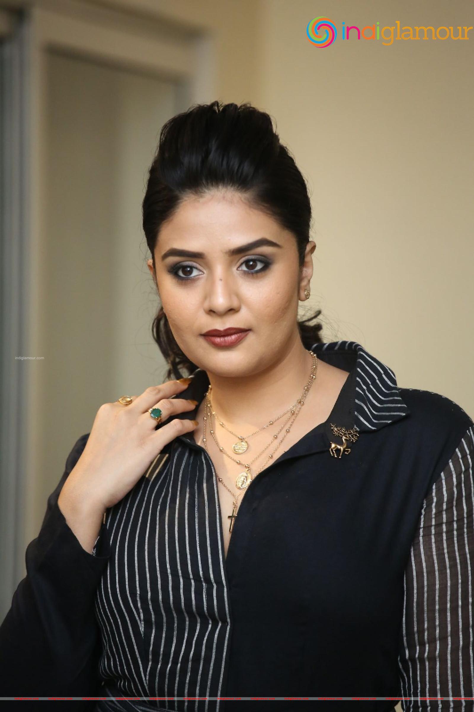 Sreemukhi Actress hd photo