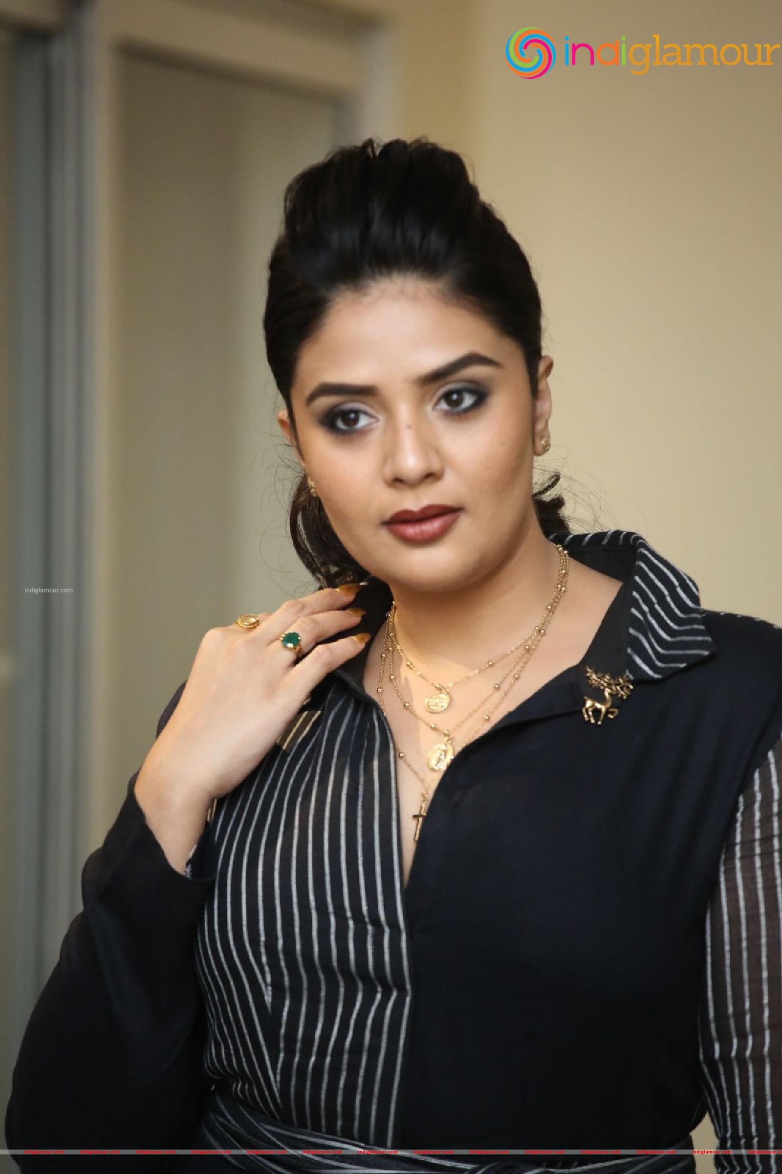 Sreemukhi Actress hd photo