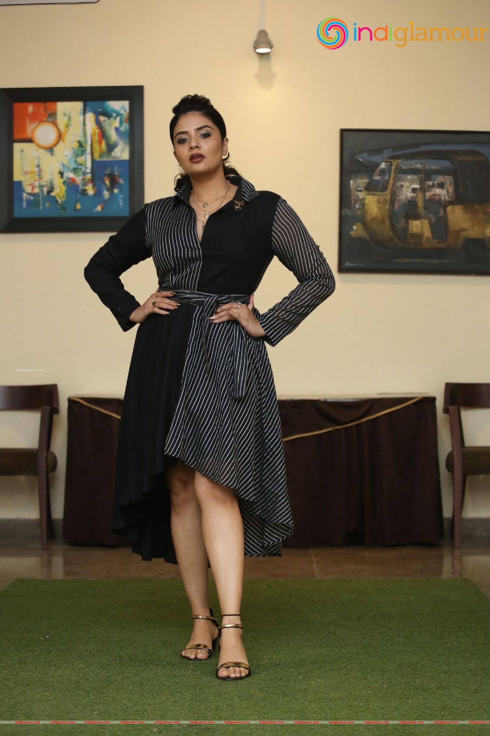 Sreemukhi Actress hd photo