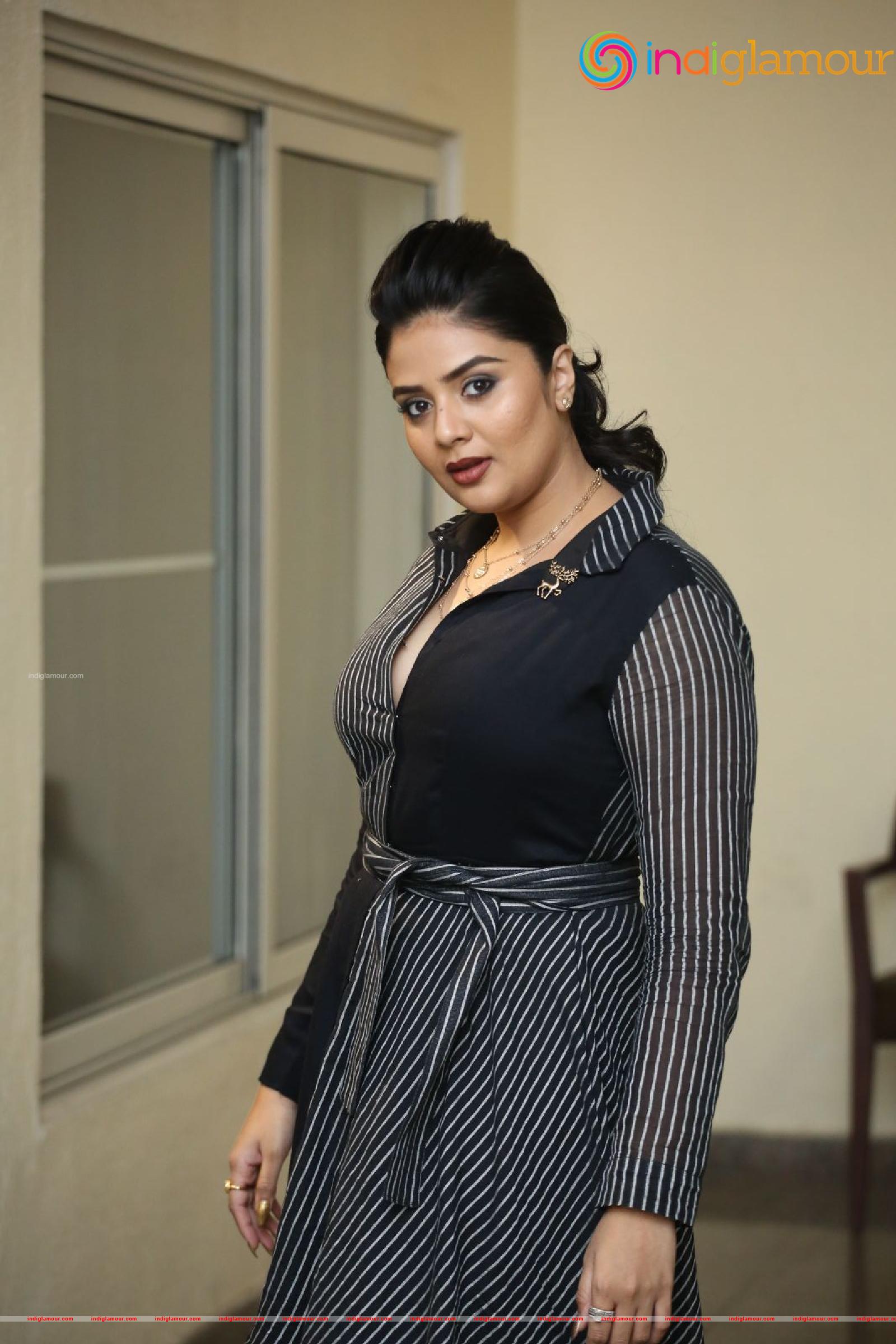 Sreemukhi Actress hd photo