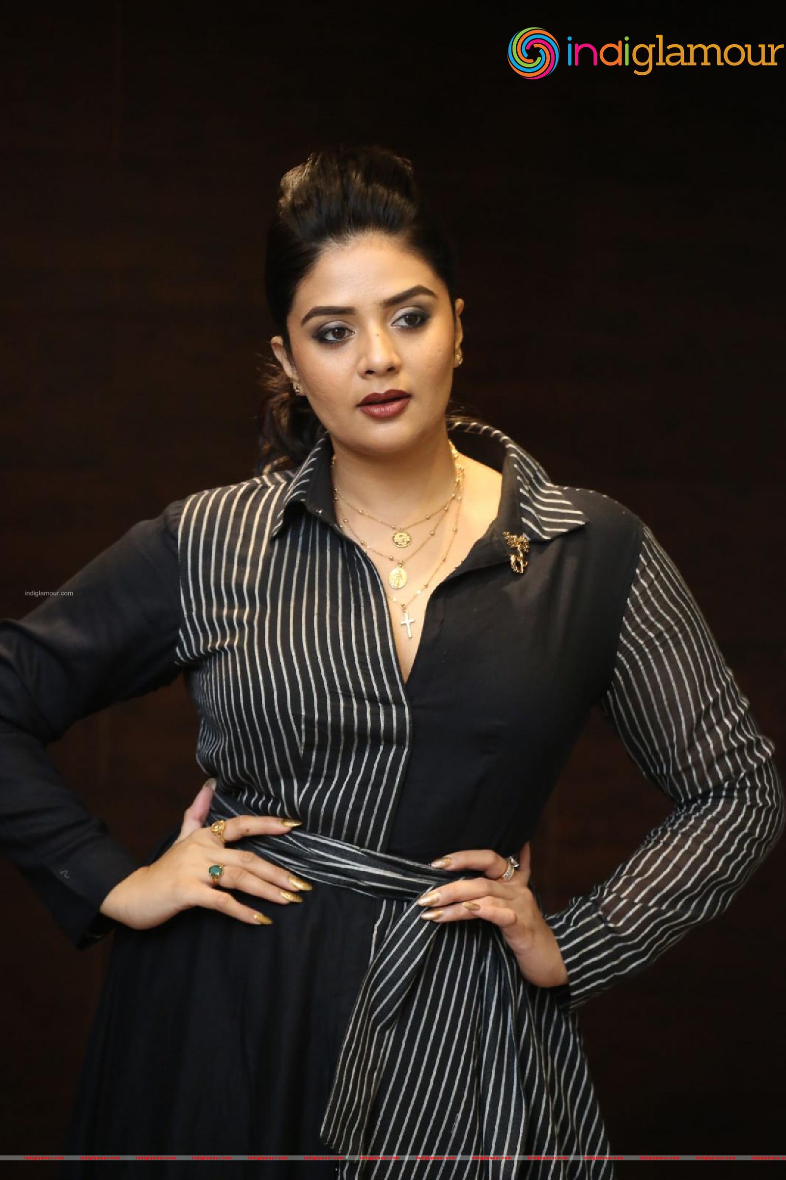 Sreemukhi Actress hd photo