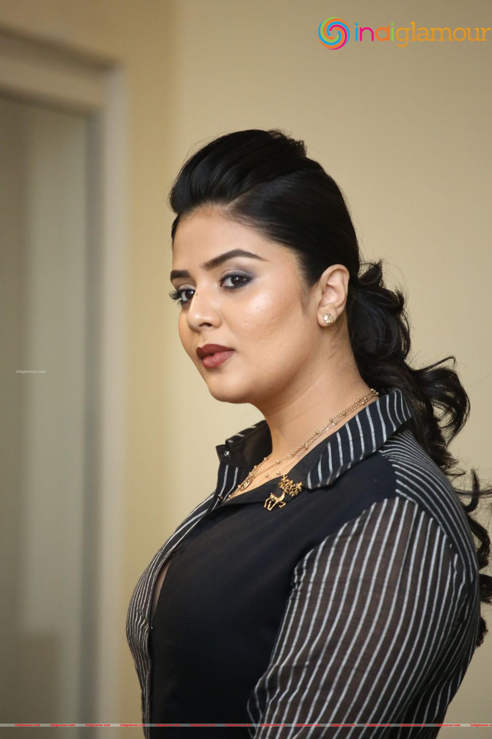 Sreemukhi Actress hd photo