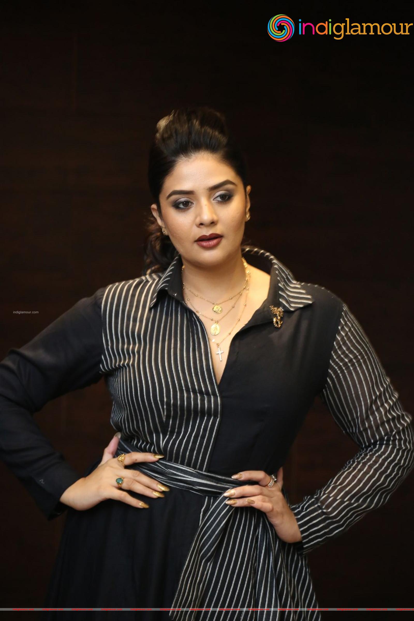 Sreemukhi Actress hd photo
