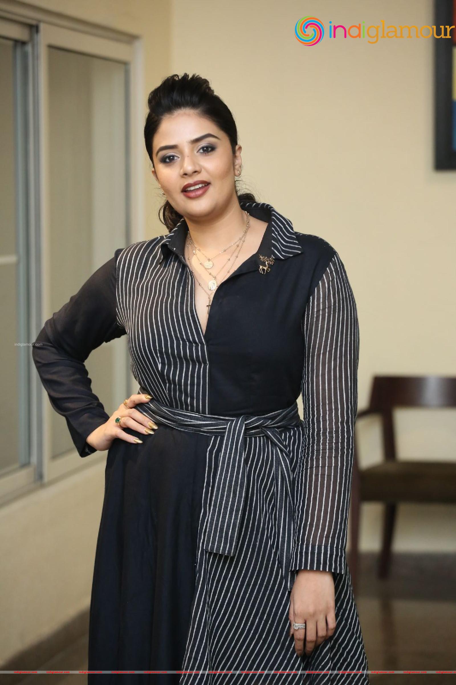 Sreemukhi Actress hd photo