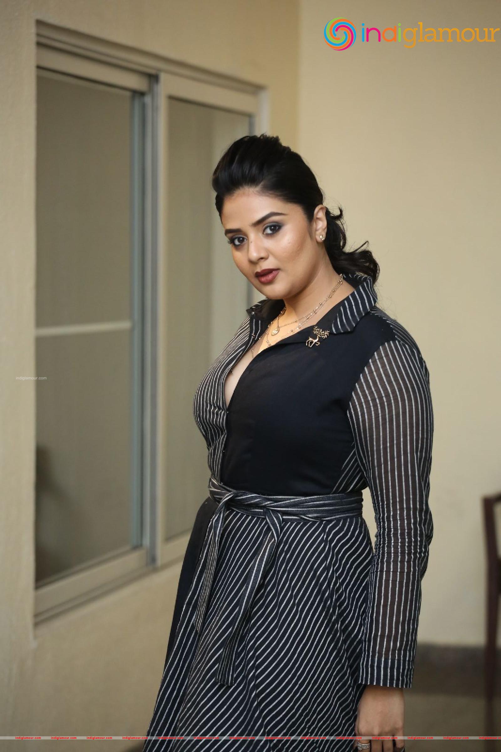 Sreemukhi Actress hd photo