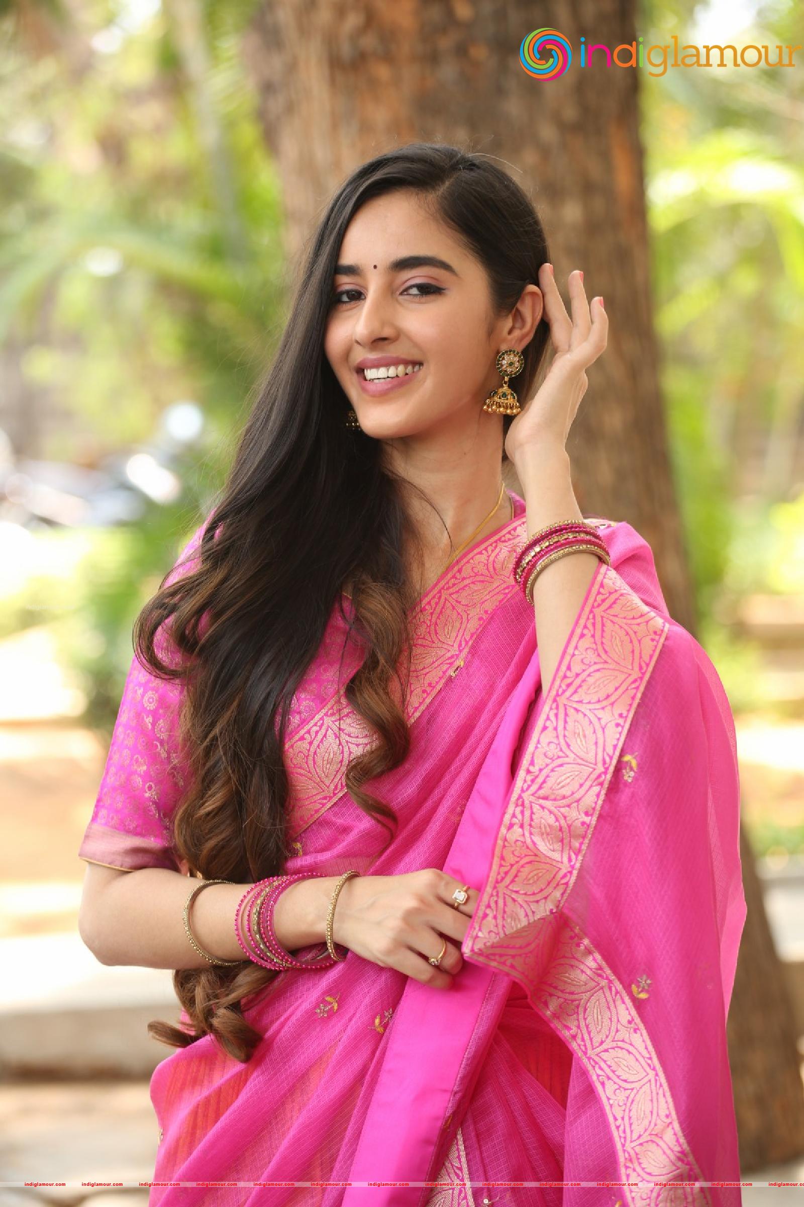 Simrat Kaur Actress hd photo