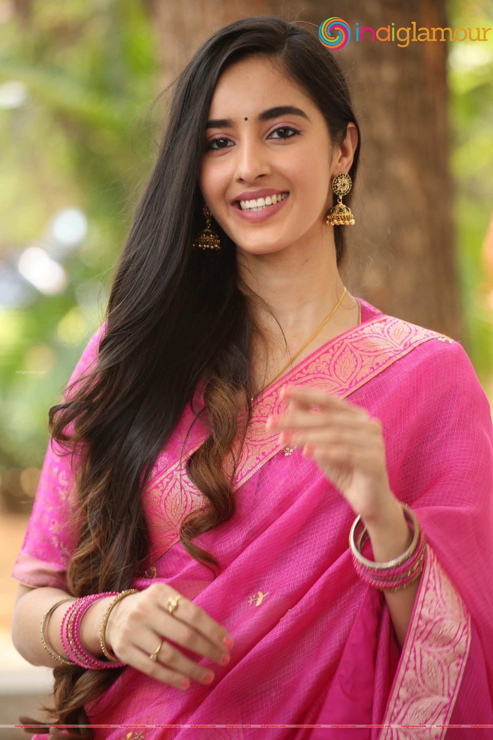 Simrat Kaur Actress hd photo