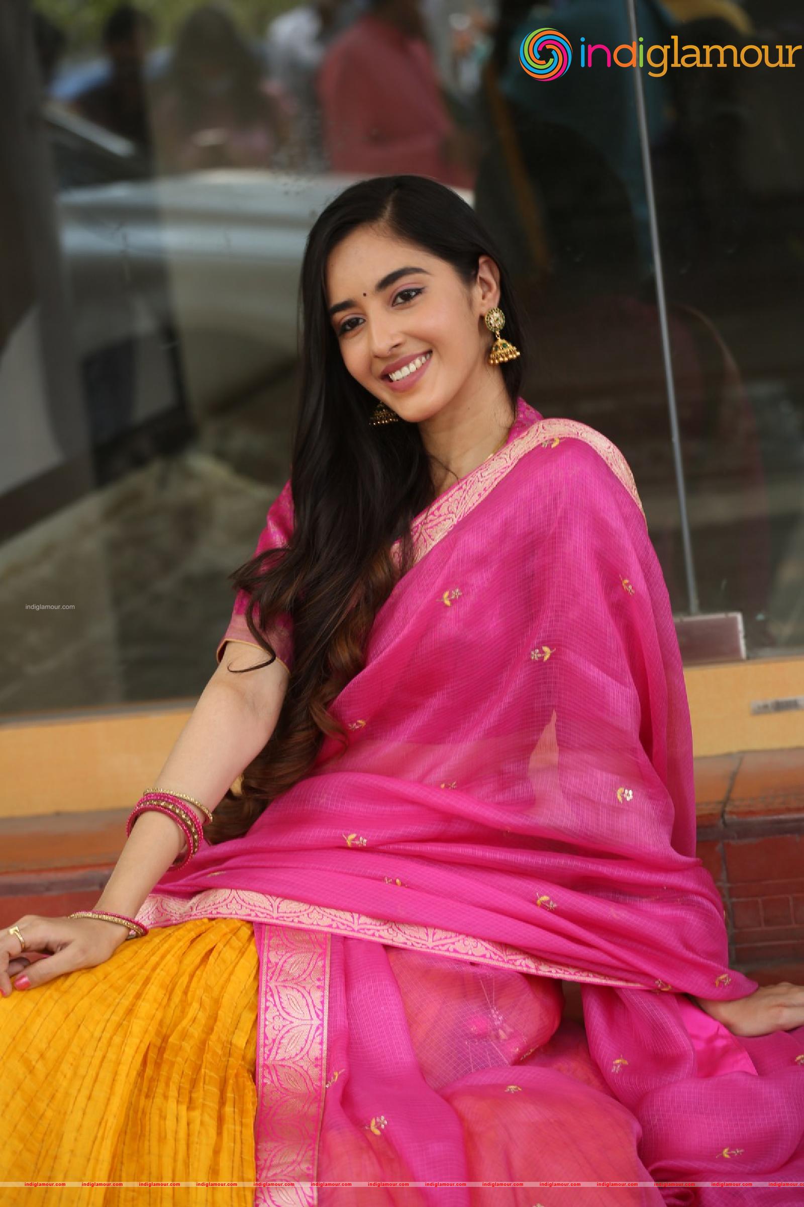 Simrat Kaur Actress hd photo