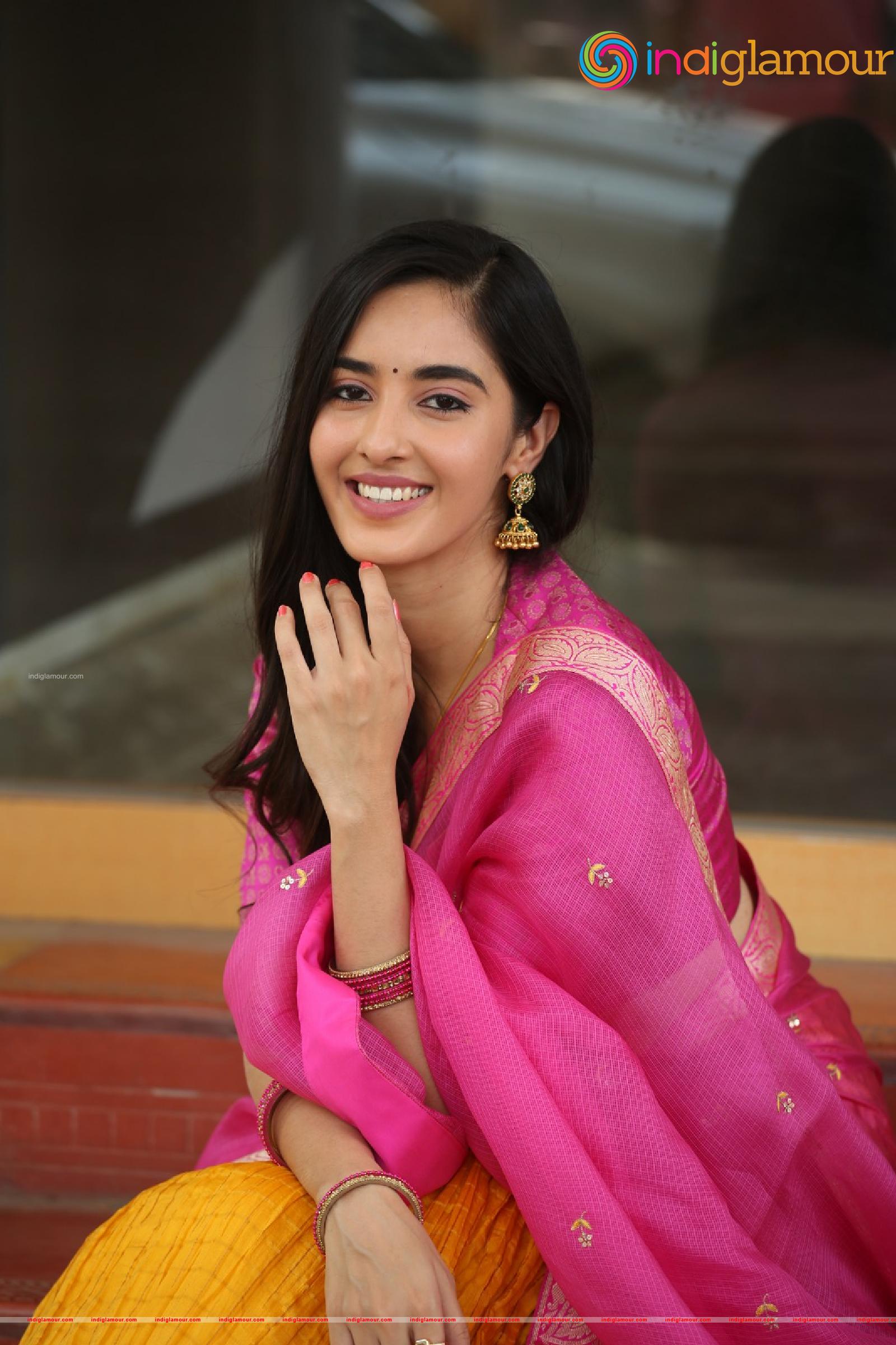 Simrat Kaur Actress hd photo