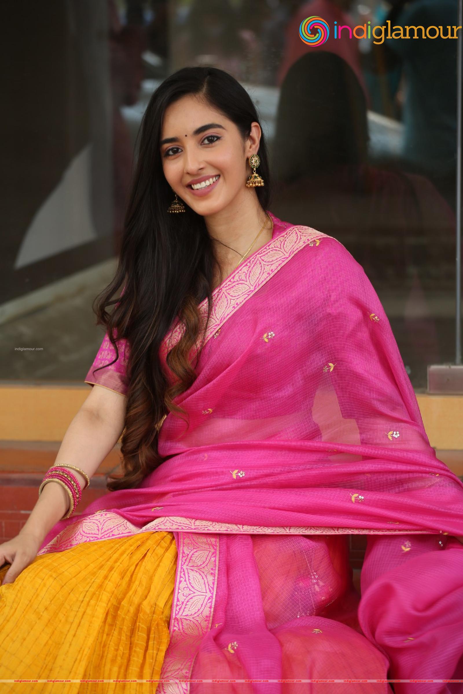 Simrat Kaur Actress hd photo
