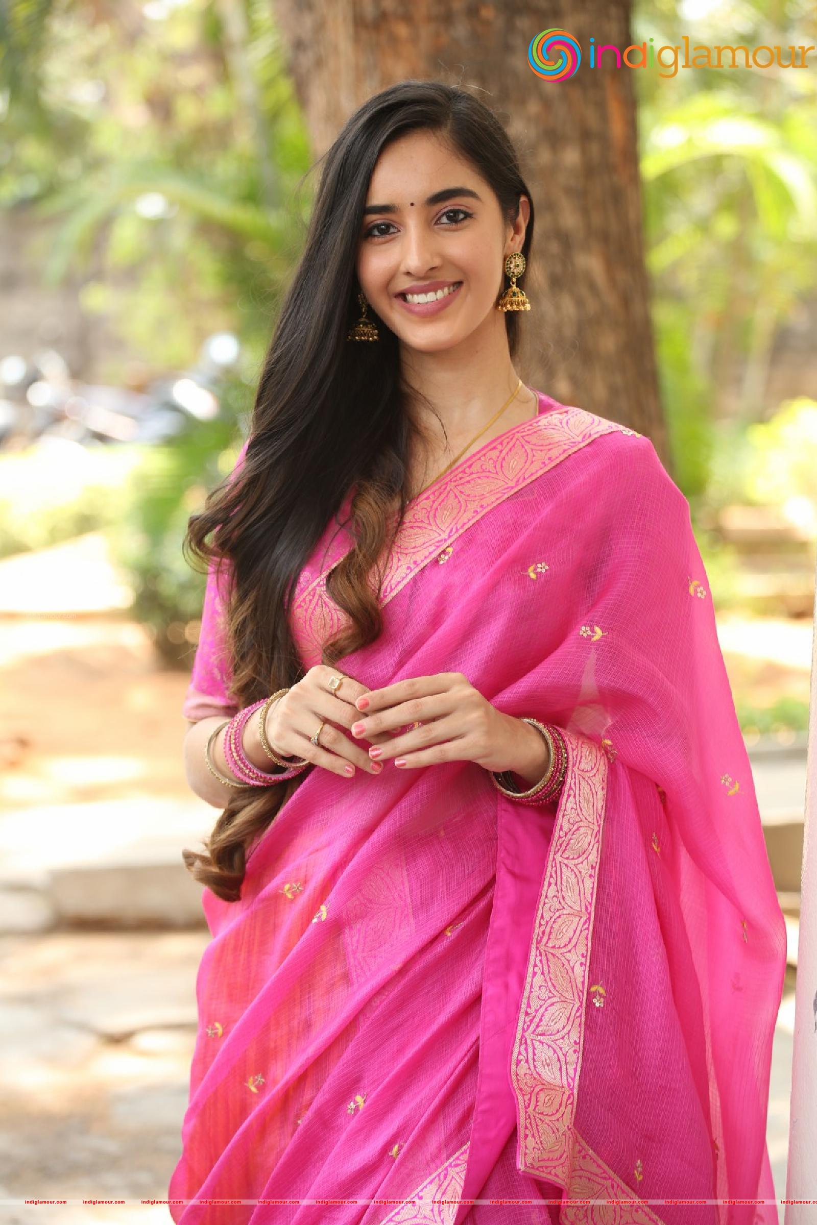 Simrat Kaur Actress hd photo