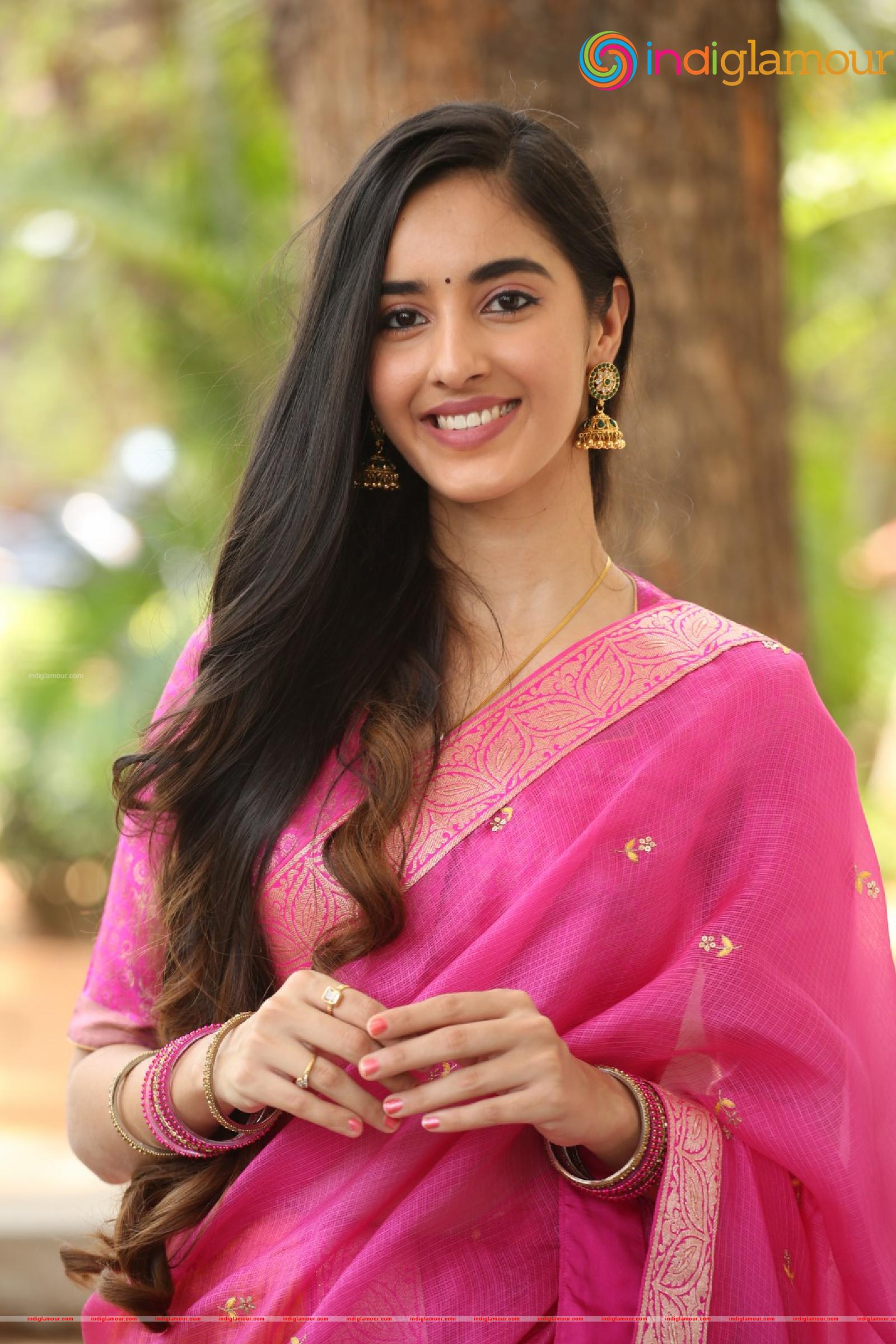 Simrat Kaur Actress hd photo