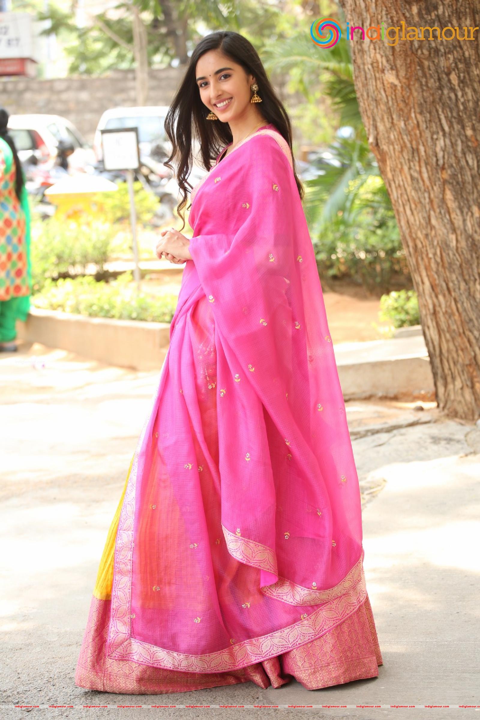 Simrat Kaur Actress hd photo
