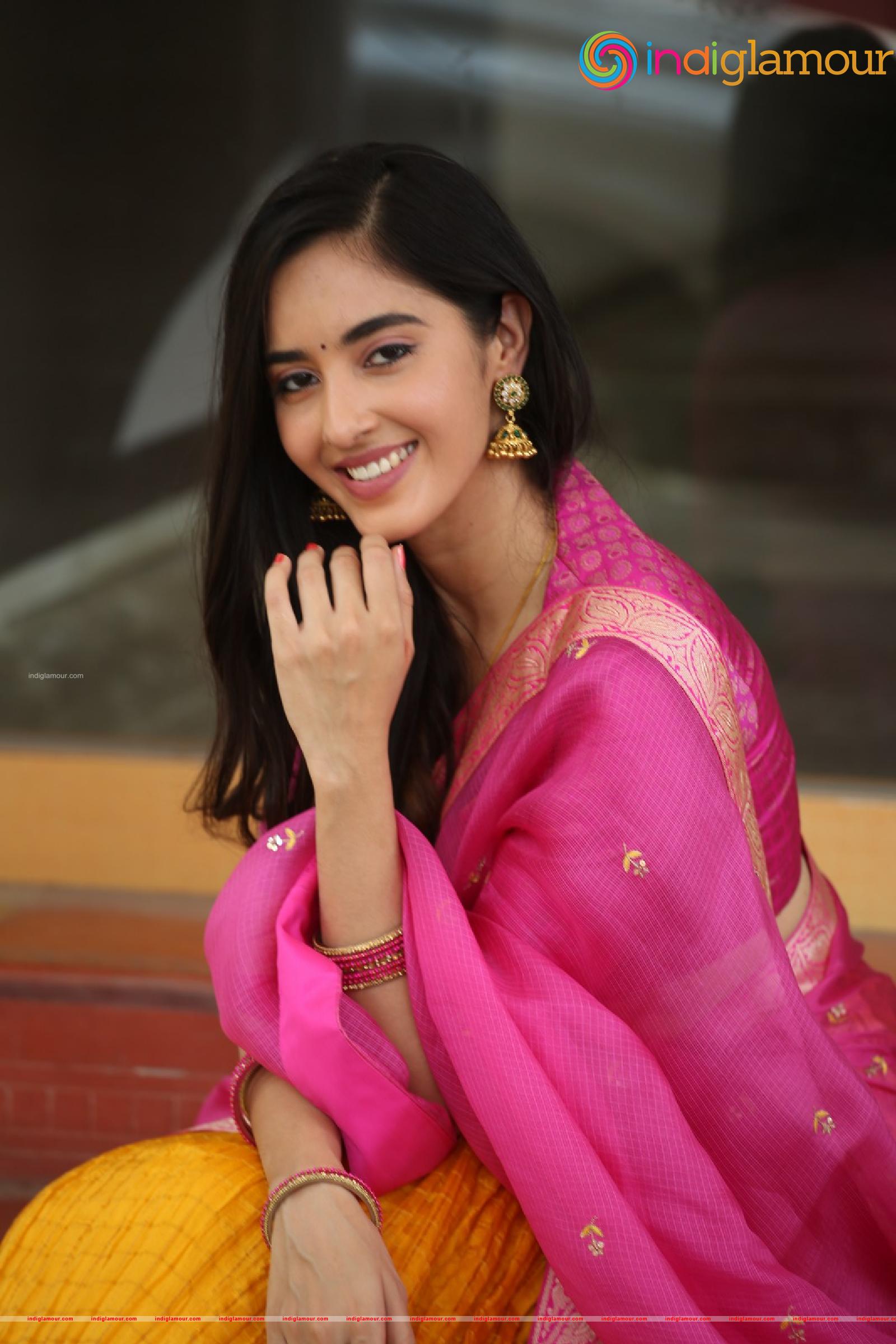 Simrat Kaur Actress hd photo
