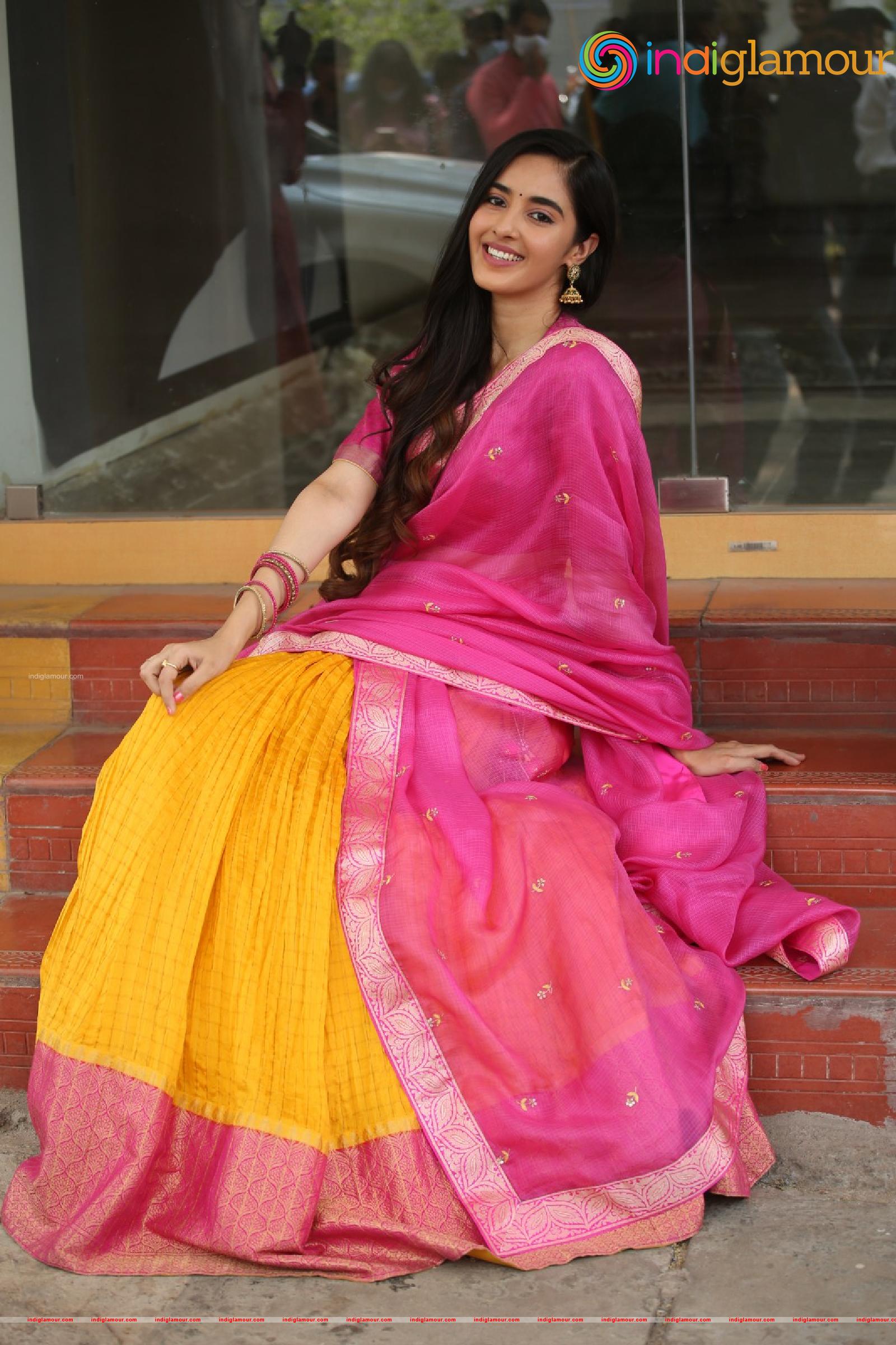 Simrat Kaur Actress hd photo