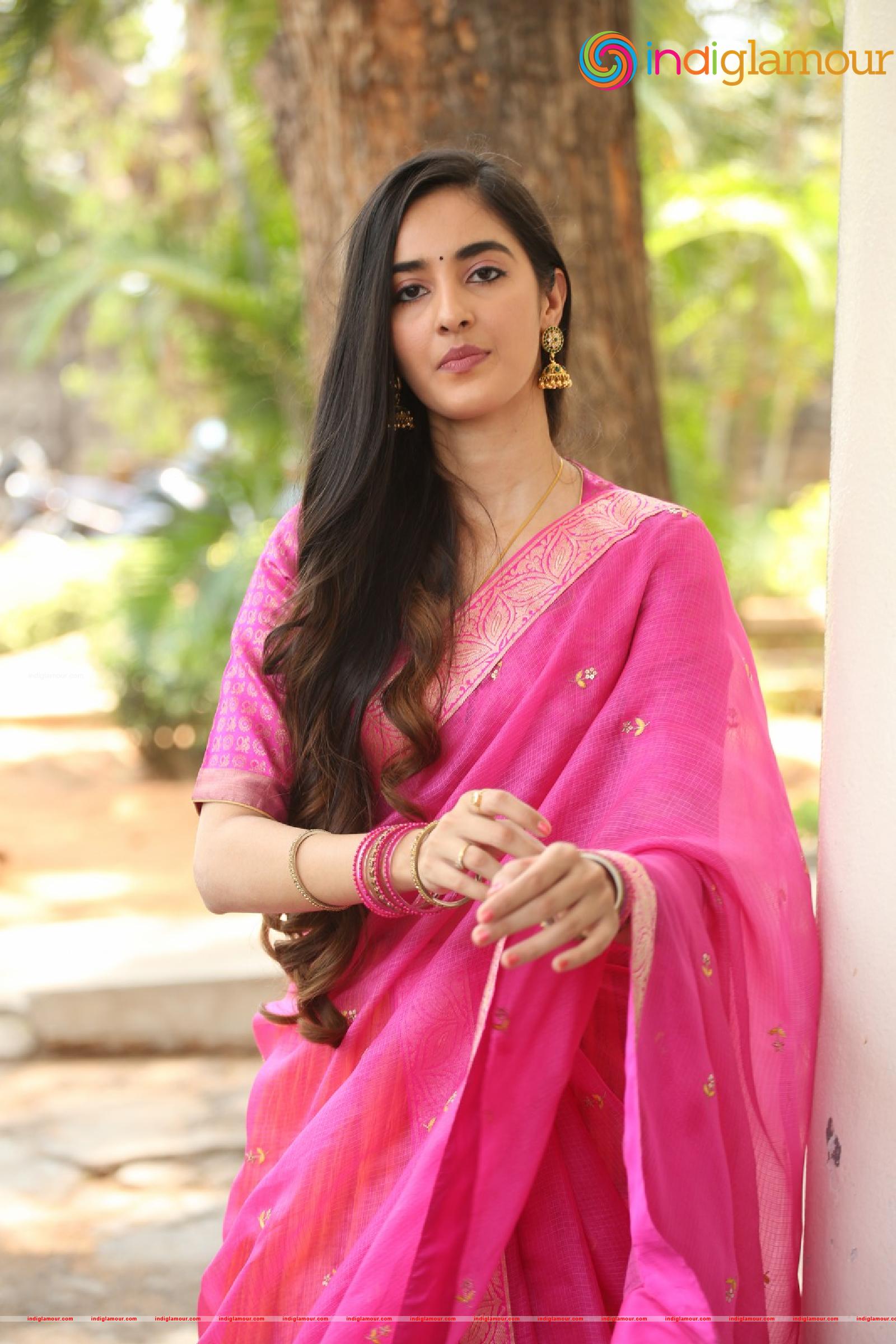 Simrat Kaur Actress hd photo