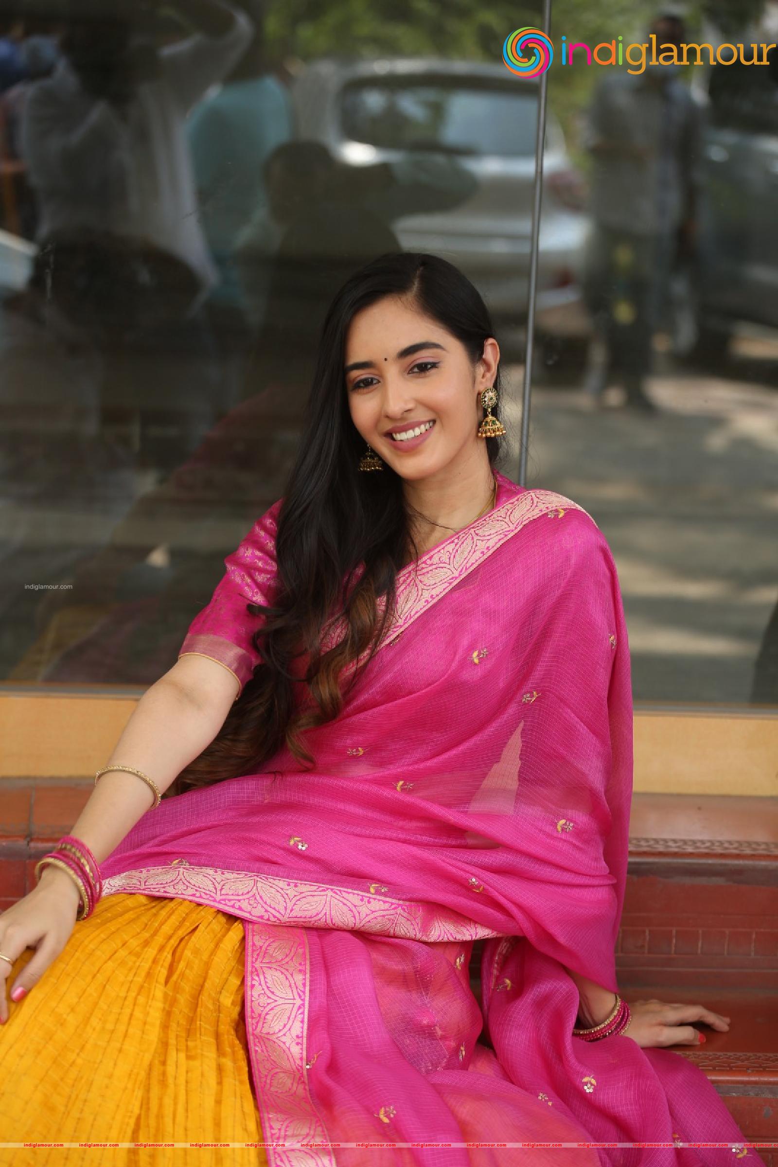 Simrat Kaur Actress hd photo