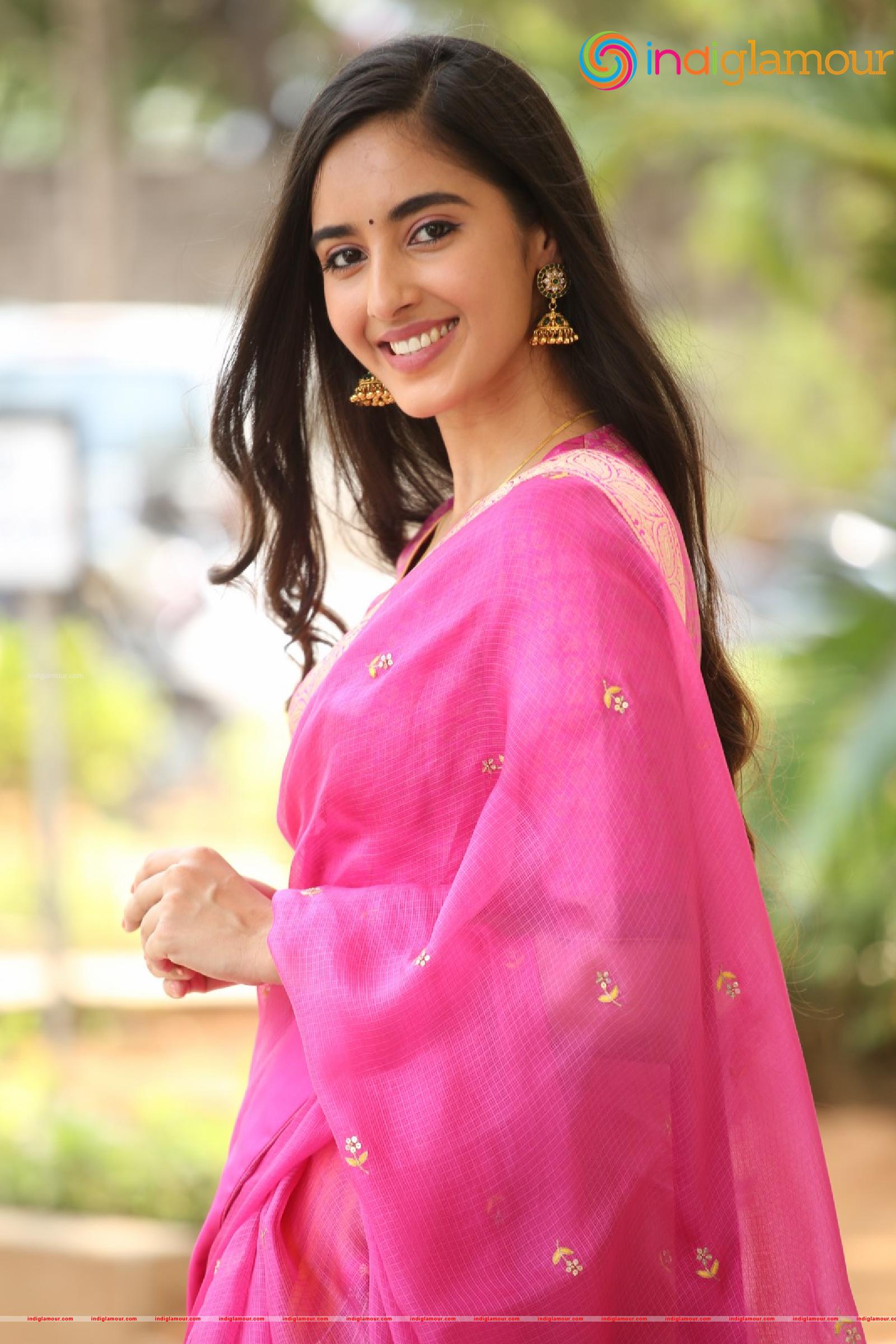 Simrat Kaur Actress hd photo