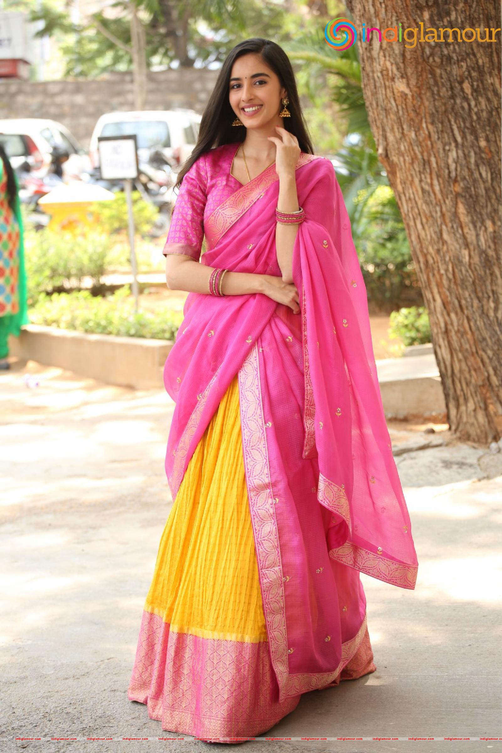 Simrat Kaur Actress hd photo