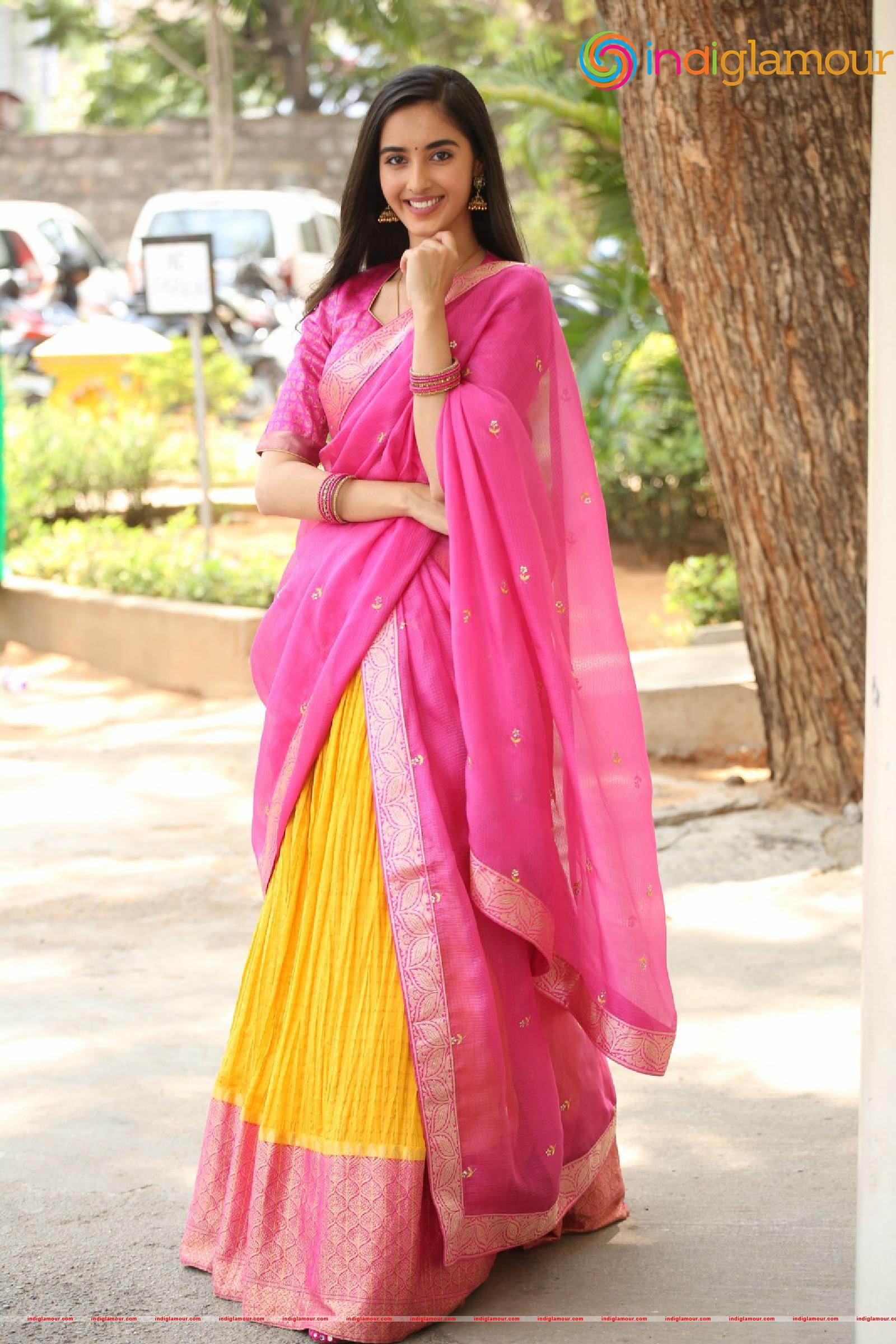 Simrat Kaur Actress hd photo