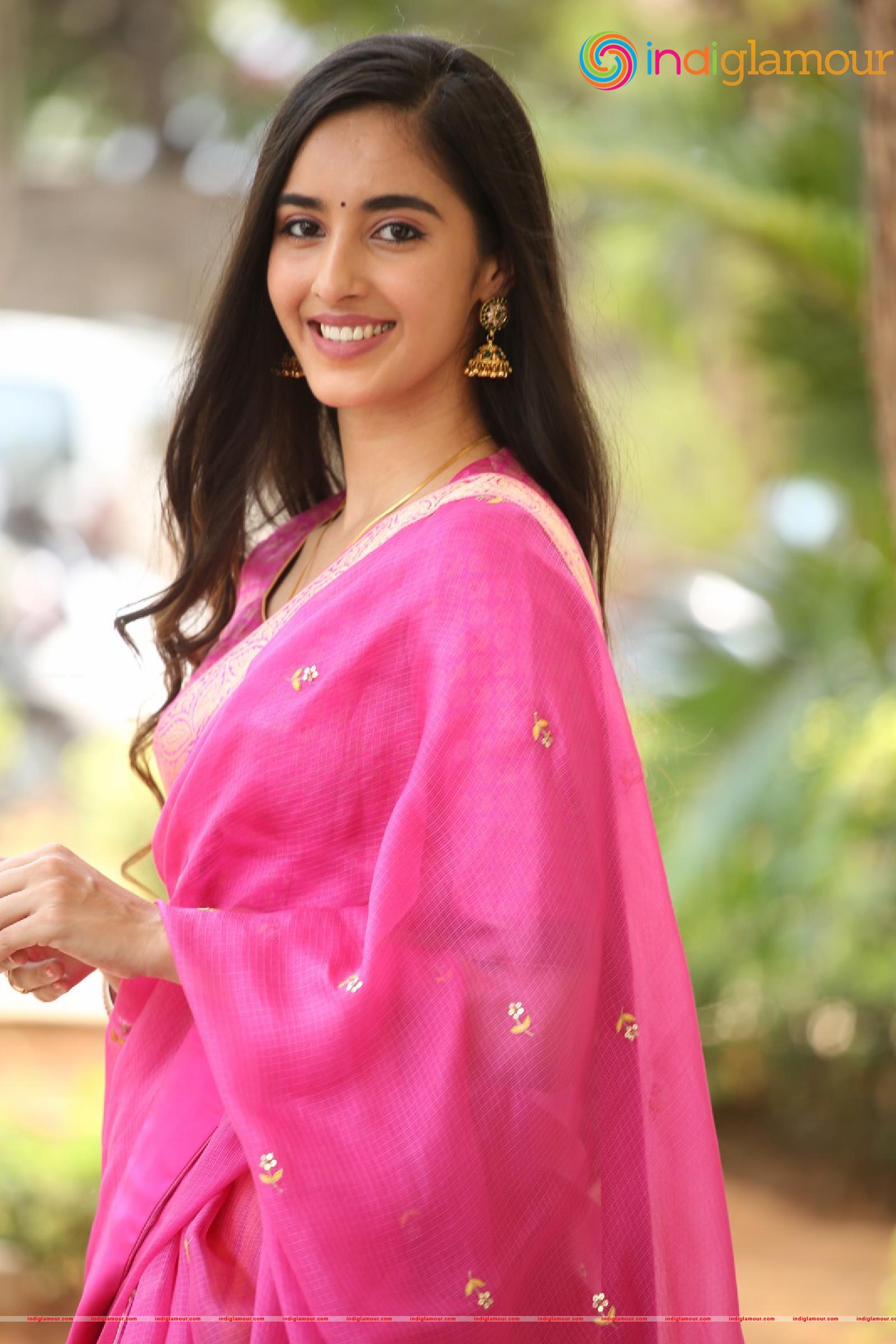 Simrat Kaur Actress hd photo