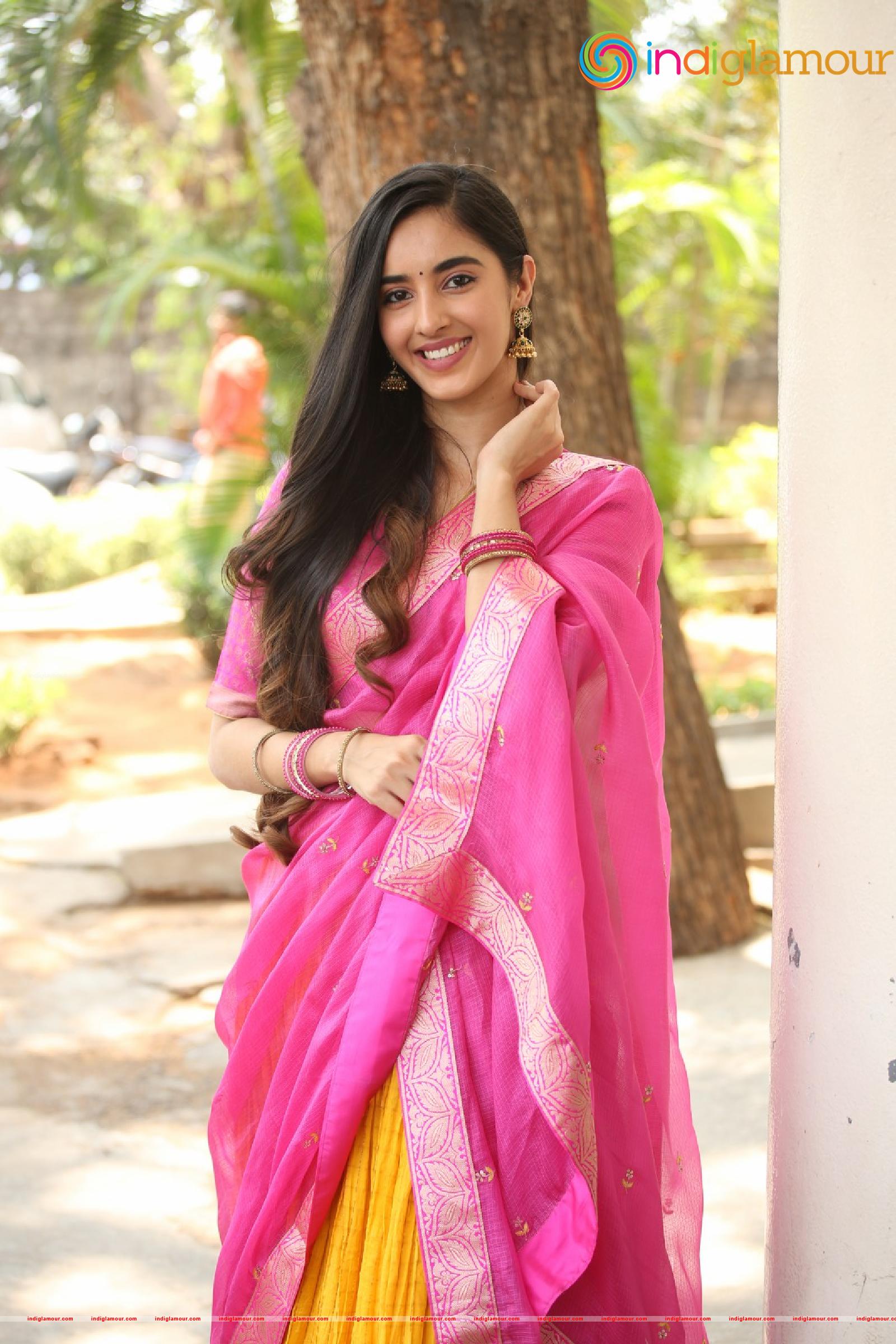 Simrat Kaur Actress hd photo
