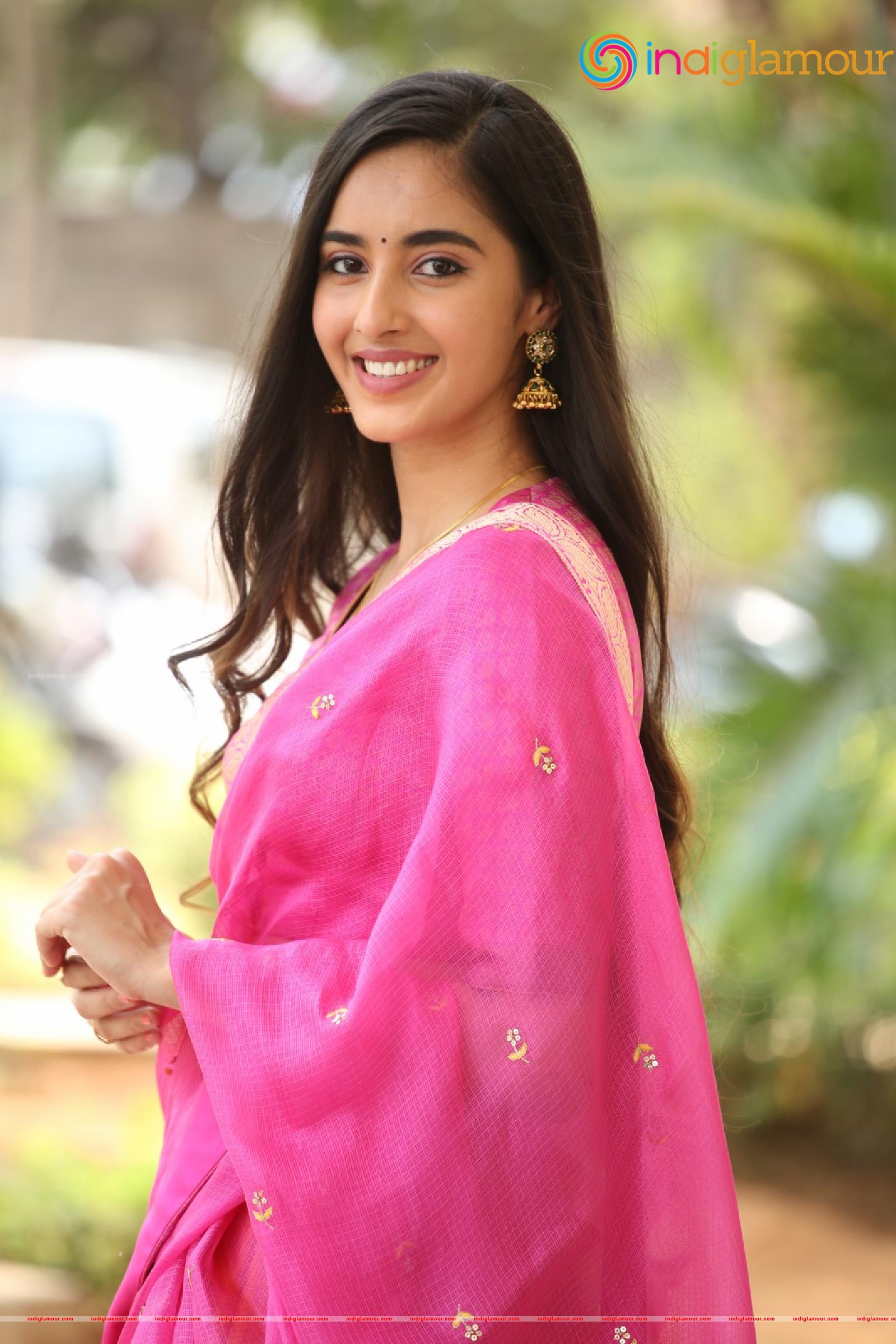 Simrat Kaur Actress hd photo