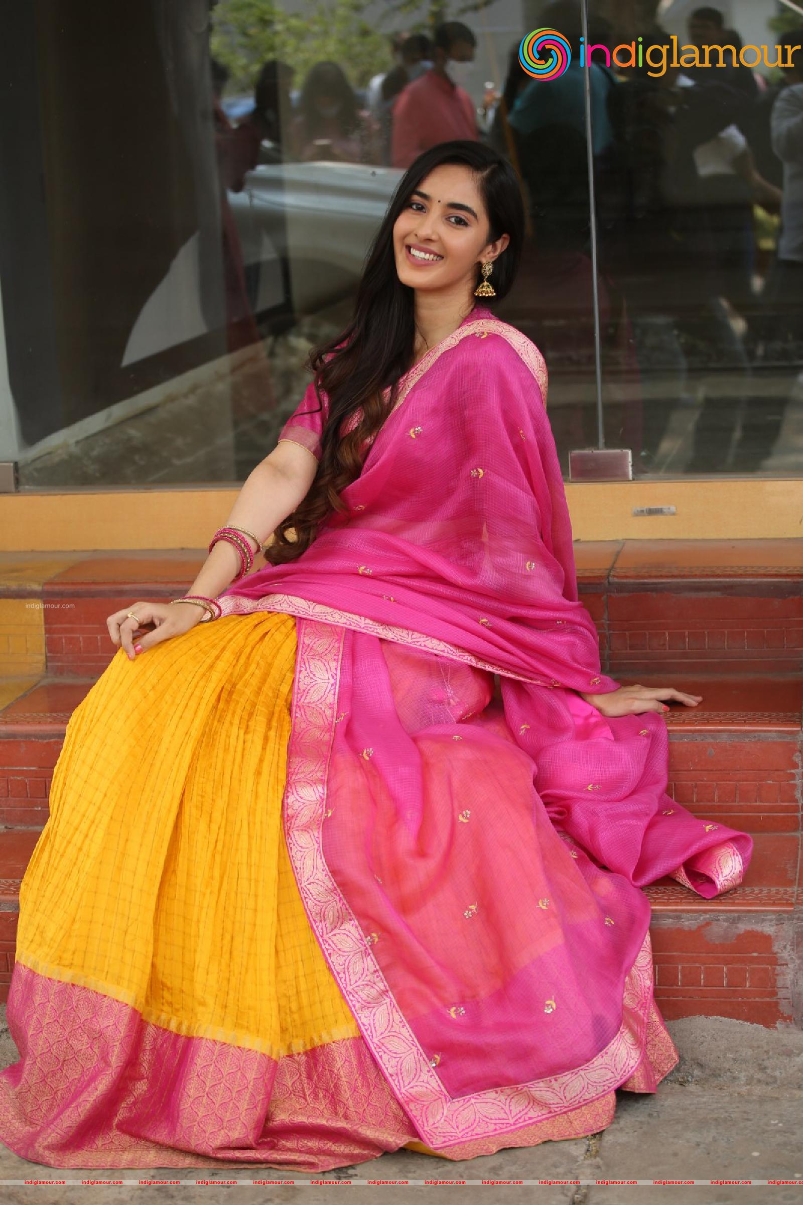 Simrat Kaur Actress hd photo